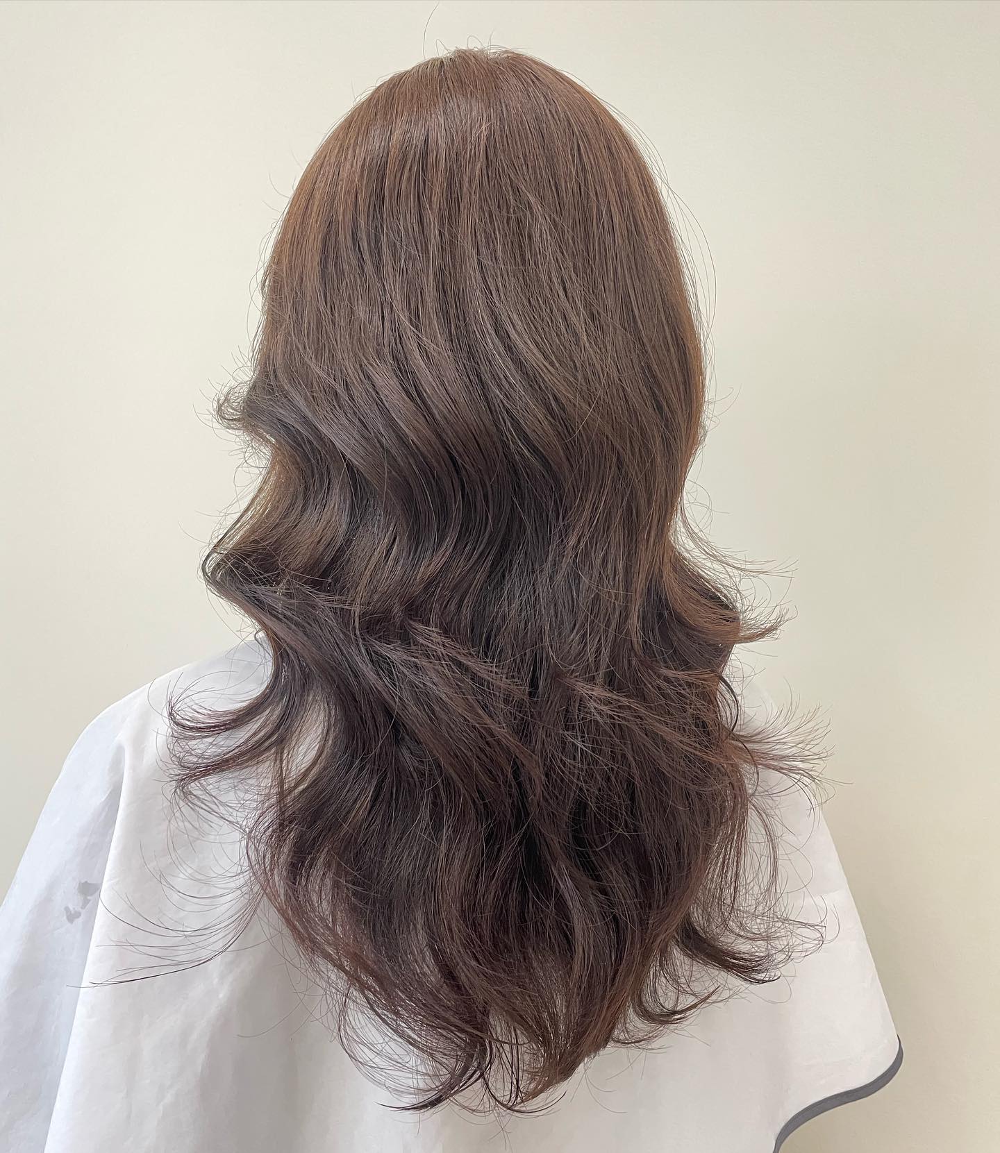 안녕하세요 😀
아이디헤어 용인수지점 영은입니다😙

탄력있는 #s컬펌

염색모에도 윤기나게
컬 탄력은 UPUP ! 

습하고 더운 요즘 
시원한 레이어드 컷트로 기분전환 🥰

용인수지 파마맛집으로 놀러오세요 😚

#용인미용실 #수지미용실 #신봉동
#신봉동미용실 #용인가볼만한곳