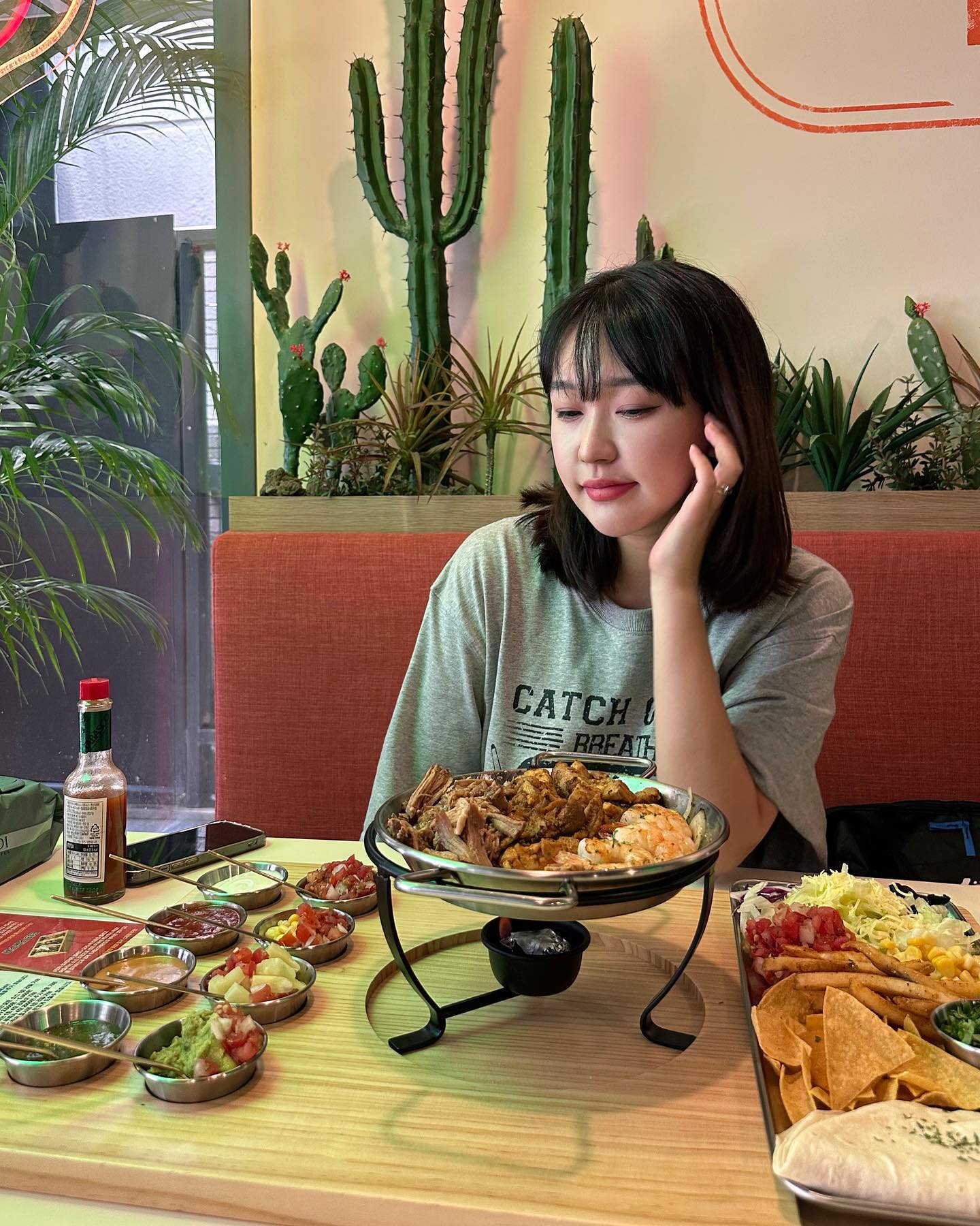 #광고 요즘 타코에 빠진 나~🤎 홍대 신상 맛집 “더맨타코” 완전 추천합니ㄷr !
양도 푸짐하고 비주얼도 좋고~ 내 취향껏 즐길 수 있어서 너무 좋아옹!
타코에 생맥까지 딱.. 완벽 .. 홍대 맛집 더맨타코 들려보세요!😎

#홍대타코 #홍대점심 #홍대모임 #홍대맛집 #홍대역근처맛집 #서교동맛집