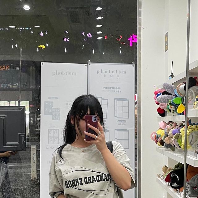 콩❛ ᗜ❛ ฅ 무드온더문 on Instagram: "#광고 @standarderror_official 장마철 반곱슬은 웁니다💦 스탠다드에러에서 색감 맛도리 반팔티를 보내주셔따! 고품질 원단으로 국내 자체제작해서 보풀이