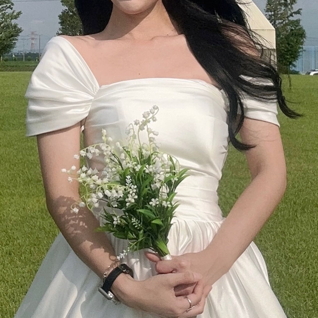 좋아하는 컨츄리갬성👰🏻‍♀️🤵🏻🤍
비 그쳤을때 호다닥 담기🫣
(마지막 논뷰는 세윤이 의견임👻)

#프로미스원#promisone#데이지드레스#데이지드레스후기#셀프웨딩#셀프웨딩드레스#웨딩촬영#웨딩스냅#웨딩드레스#웨딩드레스추천#오프숄더드레스#실크드레스#야외촬영#야외웨딩촬영#야외웨딩스냅#👰🏻‍♀️🤵🏻‍♂️