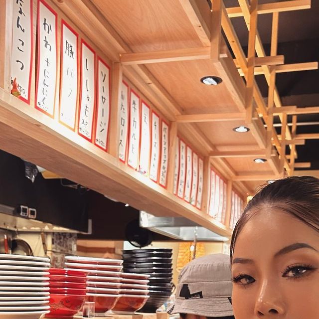 ʙᴏɴᴀ on Instagram: "#광고 컴팩사 원단이라 그런지 잔털도 적고, 부드러워서 너무좋은 티셔츠 비오는 날 비 쫄딱맞아서 쭈끌쭈글해졌다 말라도 옷 변형없는데다가 디자인까지 완벽! 근데 새
