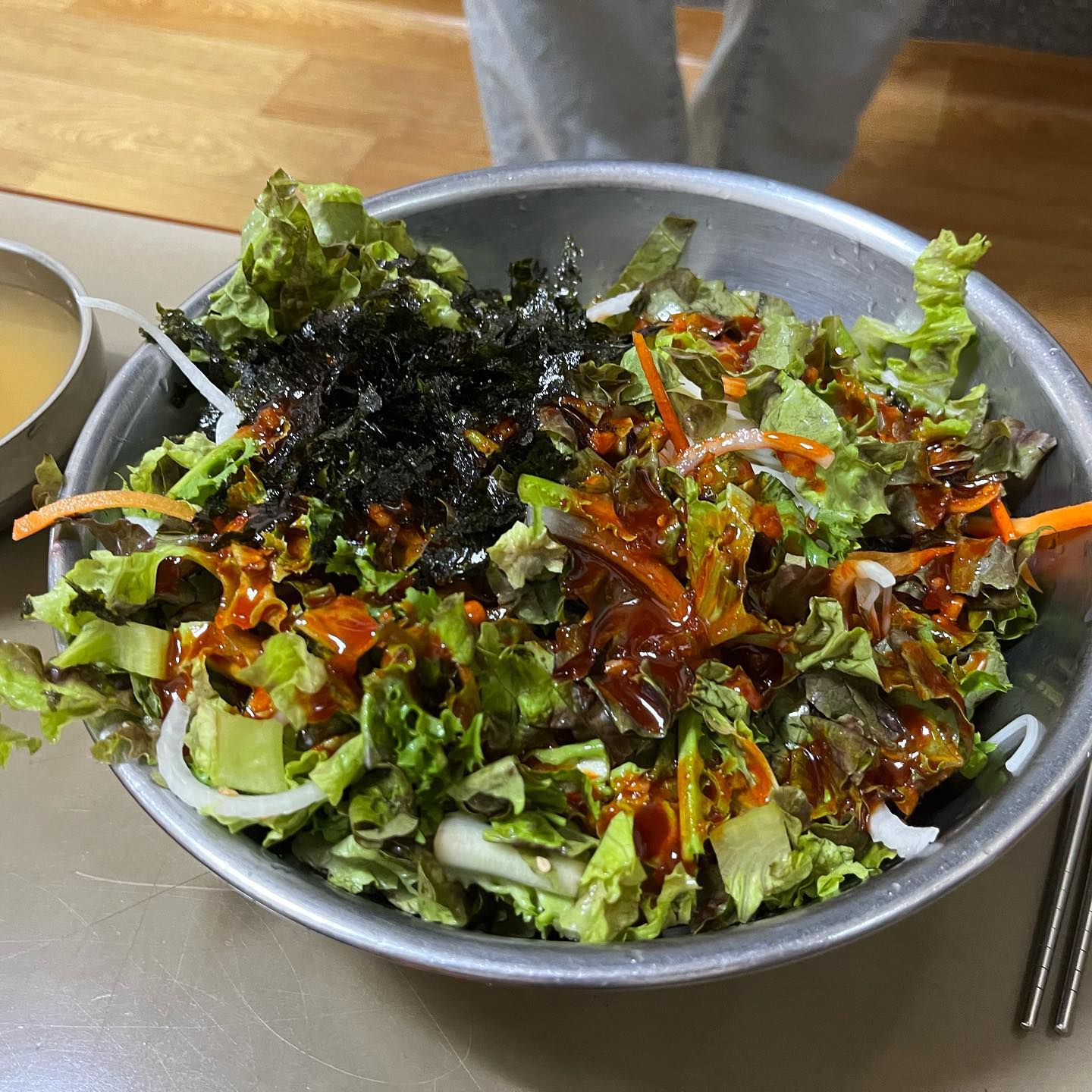 상추 너어어어~ 
상추도 식물이니까~^^

🫕비빔&잔치국수 맛집, 행주산성국수

#원조국수맛집
#행주국수
#행주산성맛집 
#잔치국수