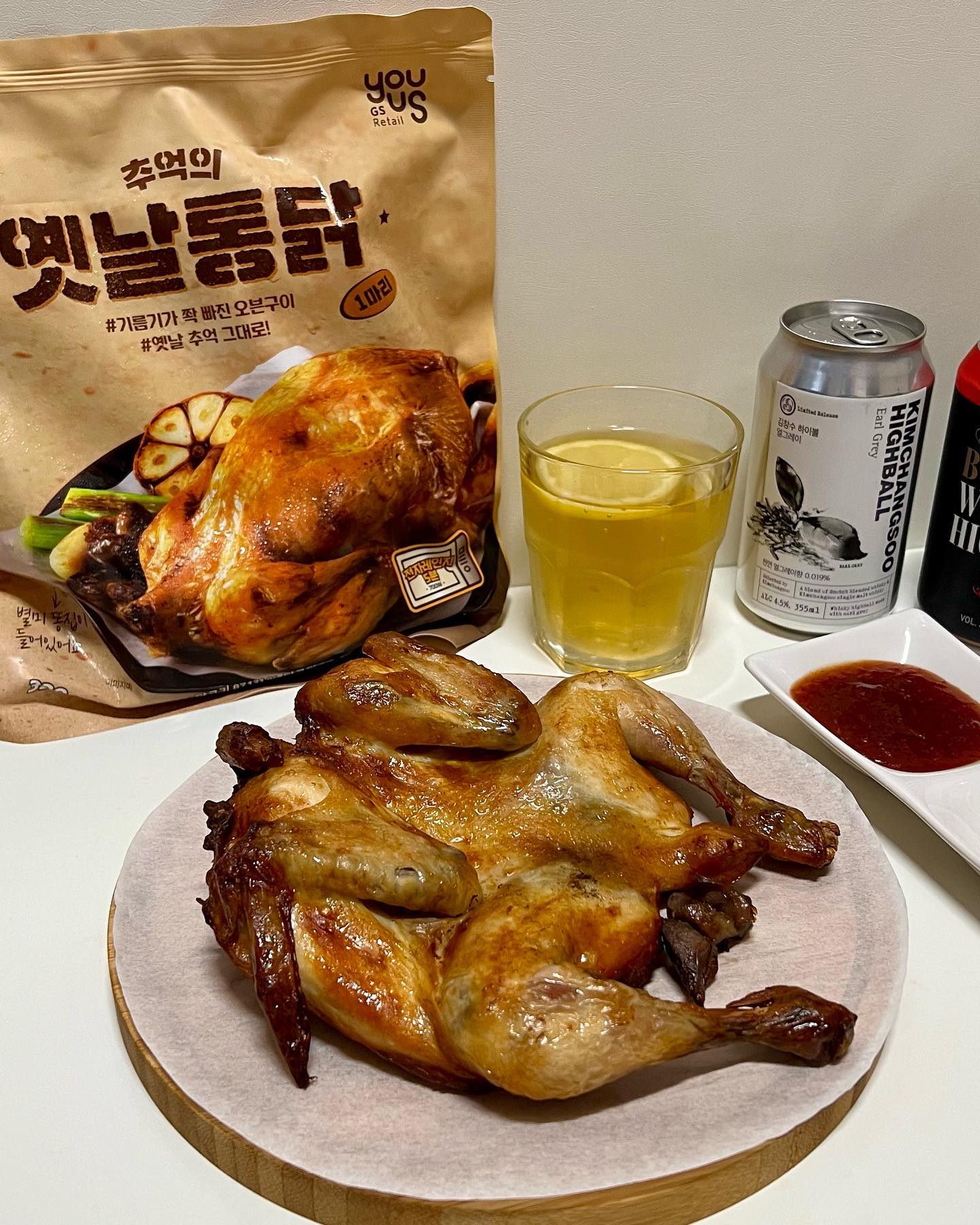 #협찬 #추억의옛날통닭 
⠀⠀⠀⠀⠀⠀⠀⠀⠀⠀⠀⠀
중복, 말복에 부담없는 가격으로 통닭드세요😃
어디에서⁈ GS25에서➰
⠀⠀⠀⠀⠀⠀⠀⠀⠀⠀⠀⠀⠀⠀
치킨 한 마리 3만원 시대에 레트로 감성의 옛날통닭 1마리가 6,900원ᵎᵎ 튀기지않고 전기오븐에 통째로 구워 짭짤하고 감칠맛 나는 옛 스타일의 통닭입니다˜ 소량의 닭똥집은 별미🫶 전자레인지와 에어프라이어에 간단하게 조리할 수 있어요ᵎᵎ 
⠀⠀⠀⠀⠀⠀⠀⠀⠀⠀⠀⠀⠀⠀
중복인 오늘, 가까운 GS25에서 추억의 옛날통닭으로 올 여름 더위를 잡아보세요(σ❛˓◞˂̵)σ✧ 
⠀⠀⠀⠀⠀⠀⠀⠀⠀⠀⠀⠀⠀⠀
gs25_official 
⠀⠀⠀⠀⠀⠀⠀⠀⠀⠀⠀⠀⠀⠀
#GS25 #추억의옛날통닭 #옛날봉닭 #편의점통닭 #복날통닭 #중복 #말복 #치킨