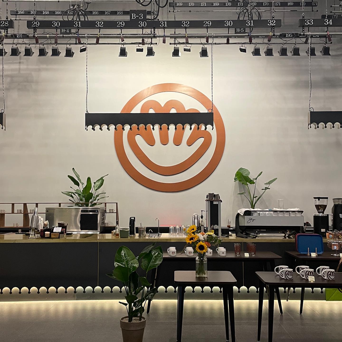 📍브라운핸즈 진주엠비씨
박물관 같았던 진주카페☕️