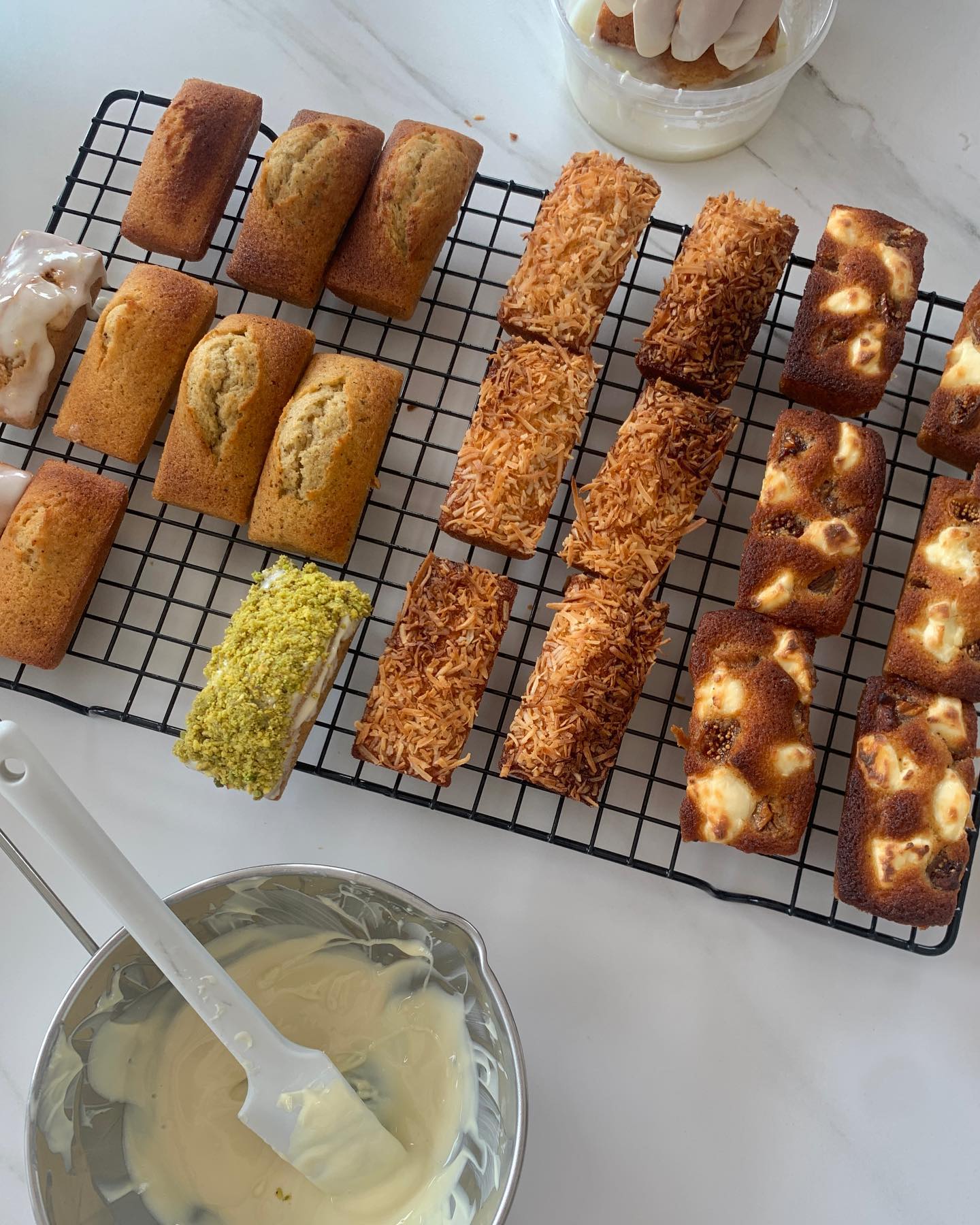 내가 만든 #휘낭시에 #financier 너를 위해 구웠지 🧈🥨

는 heimish_baking 선생님께서 알려주신대로 했더니 작품 완성 ! heimish 라는 단어 그 자체로 아늑한 공간에서의 편안한 #베이킹 #베이킹클래스 ! 행복했다 그리고 맛있다 맛있다 너무 맛있어 !
