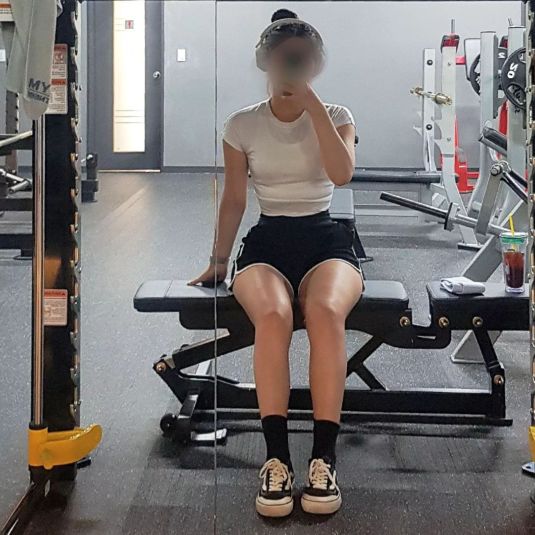 #오운완 새로운 노동요를 찾았어요 뉴진스...너무이쁘다..질투난다..💘🤧
오늘 저녁으로 마라엽떡 먹을거라서 하체 빡세게 했습니당 두근두근...나름 양심적인 돼지랍니당😏

그나저나 저 왼쪽 오른쪽 다리길이가 다른데 이거 자세가 안 좋아서 틀어진 건가요? 그렇지만 안 좋은 자세가 너무 편해서 고치기가 쉽지않네용 ㅎㅜㅜ 

오늘 저녁부터 다시 비오기 시작한대서 우산안들고 헬스장갔다가 비가 생각보다 빨리와서 다 맞으면서 집왔어요 🌚...모쪼록 이번엔 비 피해가 없었으면ㅠㅠ요즘 안좋은 일이 너무 많이 일어나서 속상하네요. 다들 평안한 주말 보내시길!!