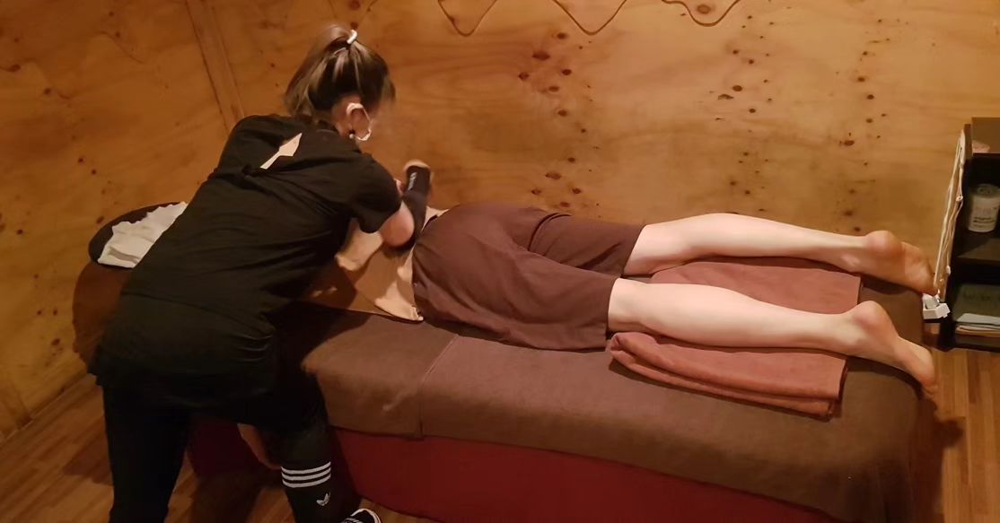 오늘은 기다리고 기다렸던 #골드손에 관리받으러 가는날!!!
저번에 너무 시원했어서 바로 다음 예약까지 걸어버렸었다 ㅋㅋㅋ
사실 중간에 다른 #안산마사지샵을 가볼까도 했지만 
괜히 돈만 낭비하지 않을까 싶어서 기다렸다가 온건데
역시!! 기다려서 오길 잘했오!! 넘나 시원한 것 ㅠㅠㅠ
진짜 골드손 쌤들의 손길은 아무도 못따라가쥐~!!

#골드손 #안산마사지 #안산마사지샵
#안산골드손 #안산아로마마사지 
#안산경락 #안산시원한마사지샵
#안산스포츠마사지 #고잔동마사지샵
#고잔동테라피 #고잔동골드손