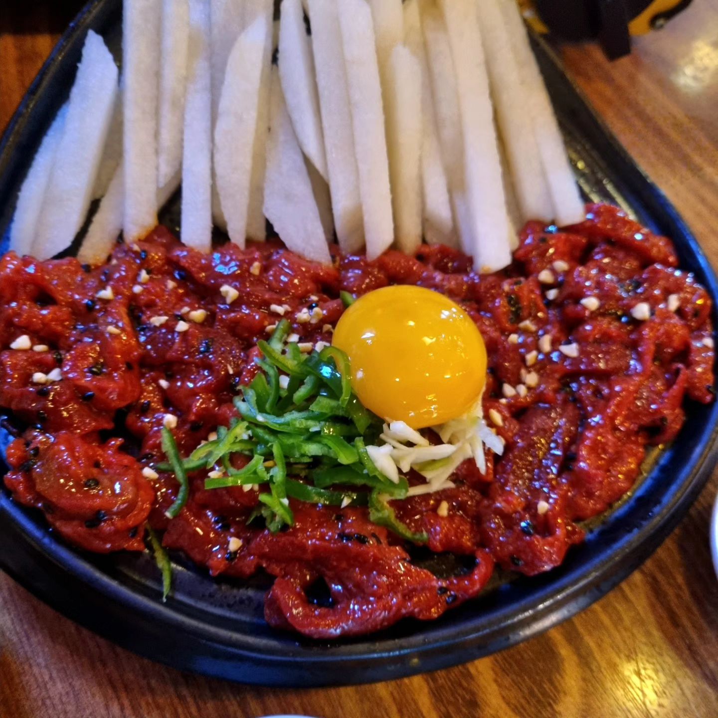 역삼 서초동연가 육회/김치전/라면

한번맛보면 한번만 가는 사람없는집+ㅅ+
최애중최애 육회맛집이다냥!🐾
레트로한 감성에 서비스 묵밥+기본시레기국 침샘폭발!
육사시미도 메인으로 많이 있지만!
육회만으로 소주 3병 순삭이다냥🐾+ㅅ+츄릅🤤

#역삼서초동연가 #역삼육회맛집 #맛스타그램 #역삼김치전