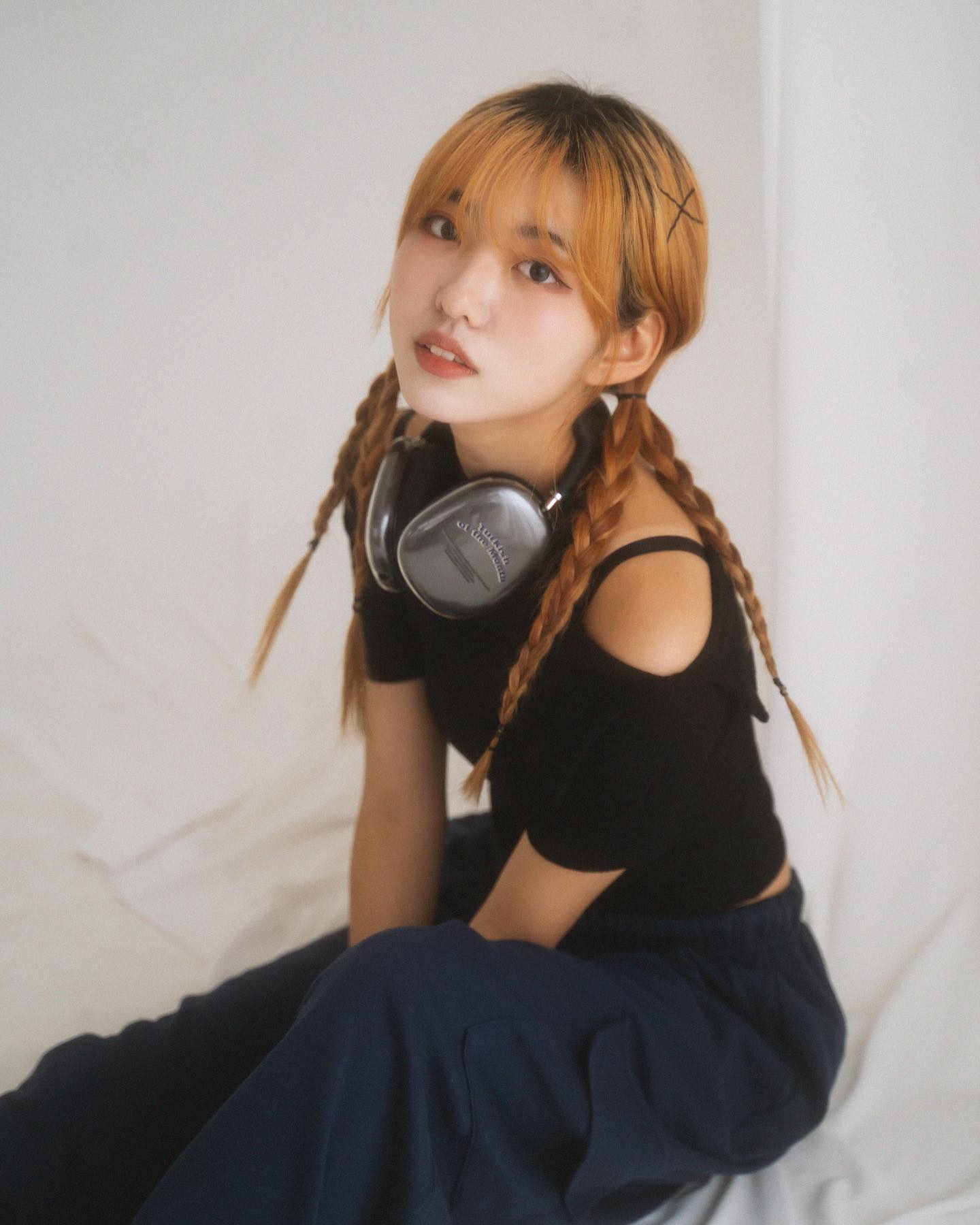 2번 사진은 양말 신다가 찍혔는데 마음에 들어요🧦

📸. haeh_pic