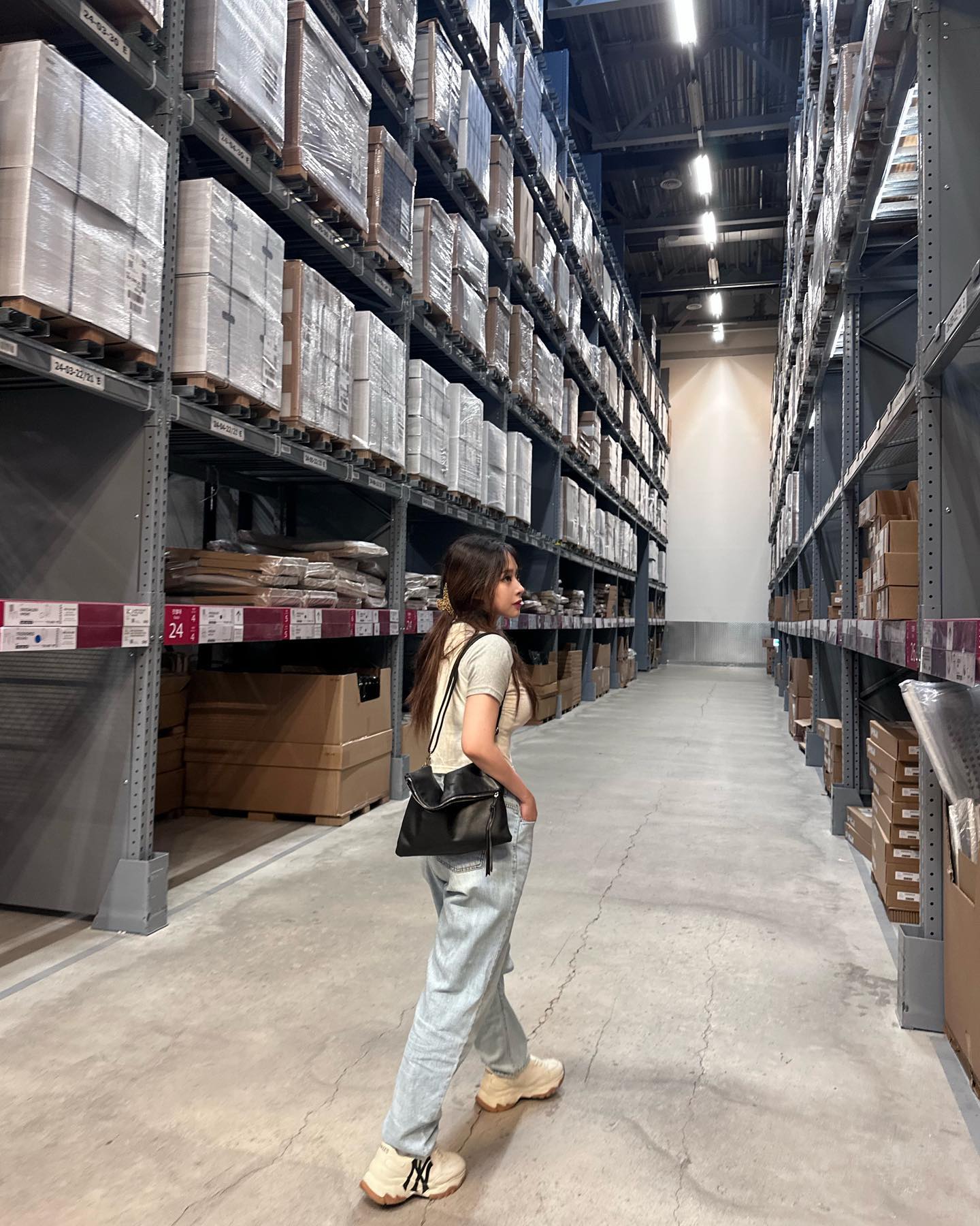 나도 드디어 이케아에서 사진 찍어따!
.
.
.
.
.
.
.
.
.
.
.
.
.
.
.
.
.
📸: imchagoonline 
#이케아 #ikea #ikeahack #ikeakorea #갑분이케아 #이케아쇼룸 #seoul #이케아고양점 #주말데이트 #오늘의코디 #likephoto #갬성사진 #prada #ootd #헤어모델 #인친 #좋반 #좋아요반사 #좋아요그램 #맞팔 #선팔맞 #인친환영 #instalike #likesforlike #likeforlikealways #followforfollowback #followtrain #korea #model