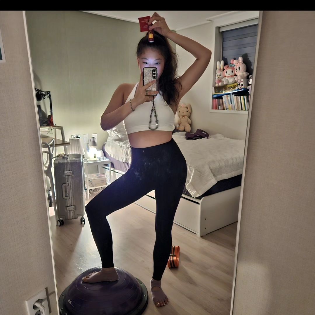 #협찬 
📍앞서가는 후기
- 보라앰플은 3일 동안만 먹으면 되는데 맛있어서 좋았고,난 다욧트 찐따라 일하면서도 마시고 집에서도 챙겨먹음.
최대한 내 눈에 잘 보이는 집 문앞에 놔둠🧏🏻‍♀️
빨간포는 10일 동안 하루 한번만 먹어주면 되기에 나는 대부분의 식사를 저녁에 집중해서 먹는 서타일이라 저녁에 챙겨먹음.
(feat. 참고로 티는 안나는데 현재 2.7kg빠지고 여기서 깔짝깔짝 오르락내리락함.. )
한 10일정도 정신놓고 탄수화물 먹고 그 와중에 단백질 못잃고 단백질까지 열심히 챙겨먹음..
건강한 돼지가 내 꿈인가봄 🤟🏻
3끼 다 챙겨먹는데 3교대하는 간호사로서 사실 정말로 격하게 힘들다.
최대한 가볍게라도 어떻게든 먹으려고 습관들이는데 생각보다 쉽지가 않음..

📍다이어트 강도에 따라 선택하여 진행 가능
1)하드코스 : 공복 유지 하루 3번 톡스올로지(3일) → 보식 → 점심 식사 후 버닝올로지 디데이(10일)
2)노말코스 : 단백질 식단 하루 3번 톡스올로지(3일) → 보식 → 점심 식사 후 버닝올로지 디데이(10일)
3)이지코스 : 일반식 1/2 식단 하루 3번 톡스올로지(3일) → 보식 → 점심 식사 후 버닝올로지 디데이(10일)

📍톡스올로지
- 가르시니아 캄보지아 2,700mg 함유: 탄수화물이 지방으로 되는 것을 억제해 체지방 감소에 도움을 줌
- 난소화성말토덱스트린 12,600mg 함유: 원활한 배변활동뿐만 아니라, 식후 혈당상승 억제, 혈중 중성지질 개선에 도움을 줌
- 발효식물혼합액, 채소혼합농축분말 등의 52종 과일야채와 비타민C, 비타민B군등의 7종 비타민 미네랄을 부원료로 함유
- 3일 클렌즈 다이어트가 가능한 보라앰플, 톡스올로지
- 아침, 점심, 저녁 식사 대용으로 복용 가능한 톡스올로지

📍버닝올로지
- 돌외잎주정추출물 450mg 함유: 체지방 감소에 도움을 줌
- 미역등복합추출물(잔티젠) 600mg 함유: 미역 추출물의 주성분인 후코잔틴과 석류 추출물의 주성분인 푸닉산을 배합한 원료로, 체지방
감소에 도움을 줌
- 가르시니아 캄보지아 750mg 함유: 탄수화물이 지방으로 합성되는 것을 억제하여 체지방 감소에 도움을 줌
- 녹차추출물(카테킨) 300mg 함유: 체지방 감소/항산화/혈중 콜레스테롤 개선에 도움을 줌
- 10일동안 단기 다이어트가 가능한 빨간포
- 하루에 한 번, 오후 or 저녁 섭취 후 1포로 간단히 끝!

#신봉선2주다이어트 #푸드올로지 #톡스올로지 #버닝올로지 #푸드올로지2주 #2주다이어트 #보라앰플 #빨간포
