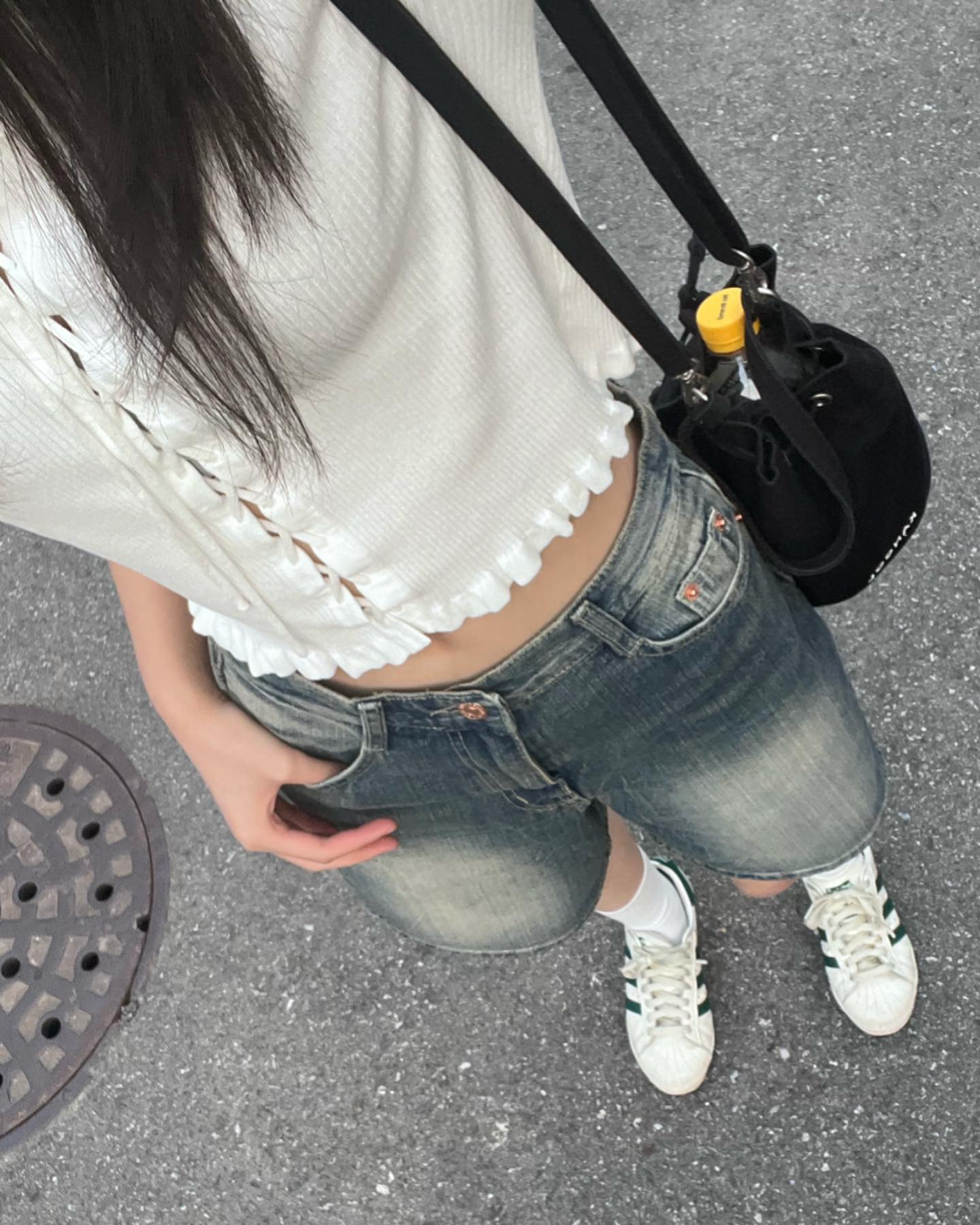 비가 오기전에 후다닥 놀기 💦
.
.
.
.
#06#07#08#09
#likesforlike #liketime #instalike #likexlike #likers #ootd #ootdfashion #bluejean #breeches#cassettetapes #Itaewon