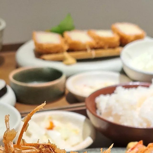 랄라블리 on Instagram: "#카츠8 폭염 속에 아들래미랑 즐거운 먹방 데이트 하고 왔어요 🍱🍛🍜🍝🍠🍢🍣🦪🍤🎂🍩🍨🍧🍦🥡 👍위치가 굿!! 여의도 IFC몰에 위치하고 있어 쇼핑도 하고,