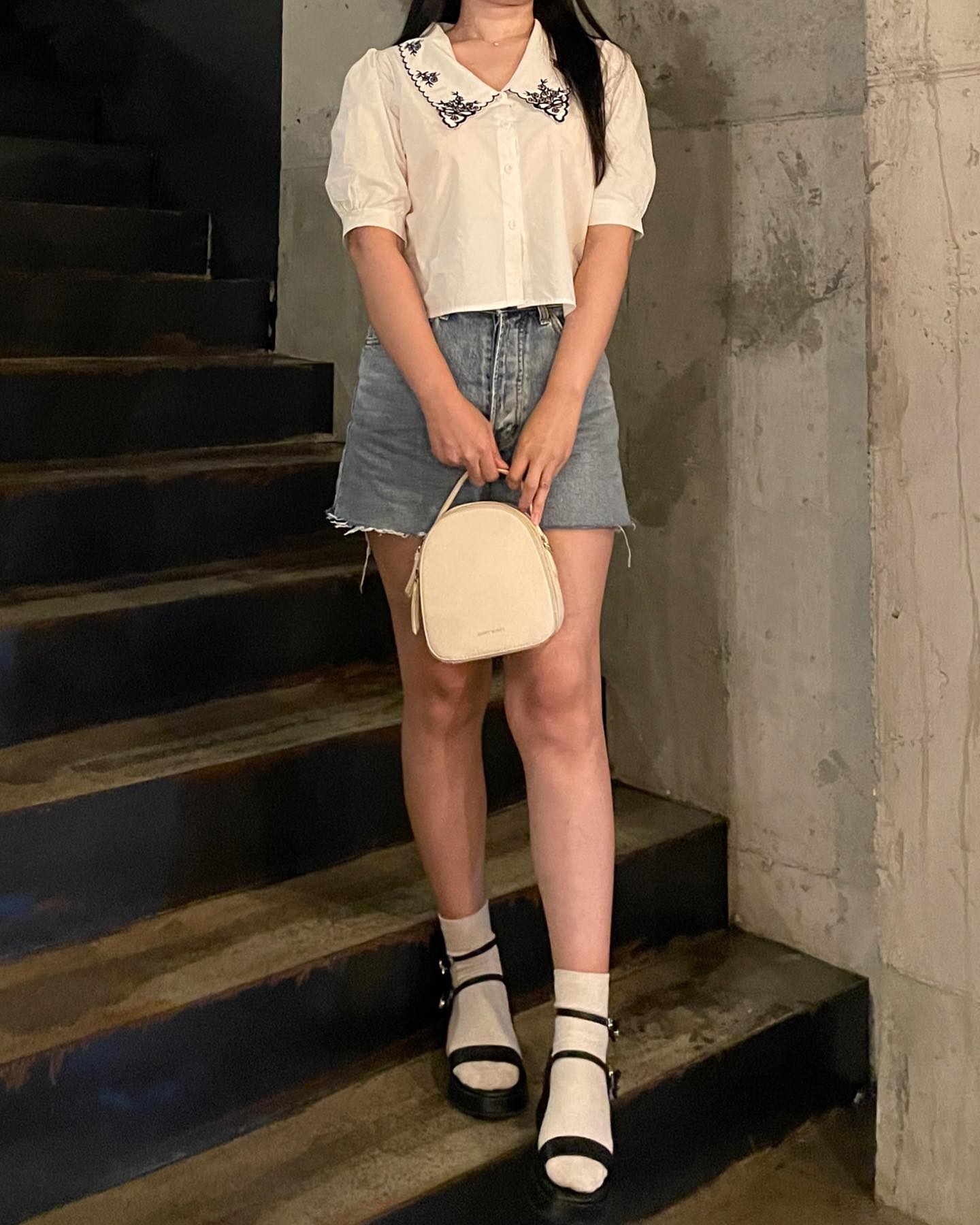 발 편해서 더 좋았던 슈콤마보니 샌들💕 
데일리하게 신을 수 있으면서 큐빅으로 포인트줘서 밋밋하지 않게 예쁜 플랫폼 샌들
오래 걸어도 착화감 좋아서 여름 여행 샌들로 추천🙆🏻‍♀️

#슈콤마보니 #여름샌들 #슈콤마보니샌들 #샌들추천