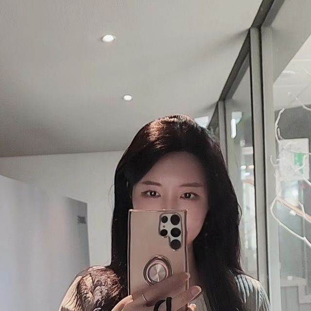 쩌네 on Instagram: "#광고 강남 닷노트에서 향수만들기 원데이클래스 고급진 인테리어 공간에서 무인으로 태블릿보면서 진행! 60여가지의 향으로 종류가 많아서 선택장애올정도 ㅠㅠ . 다 만들