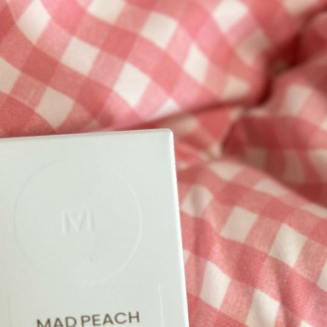 🍑 PEACH 🍑 on Instagram: "#광고 🍑 꿉꿉한 여름철에 쓰기 좋은 스타일핏 수분 톤업 에센스 💦 #매드피치 #올리브영추천템 #데일리메이크업 #올리브영톤업에센스 #톤업에센스"