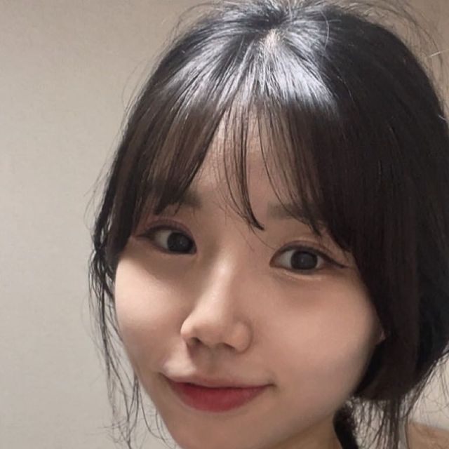 소통🙋🏻‍♀️ on Instagram: "#광고 #매드피치 #올리브영 세일추천템🌸 화려하면서도 과하지 않고 수수한느낌 나면서도 화사한 데일리무드 아이섀도우팔레트에요🌸 저는 #여쿨 로