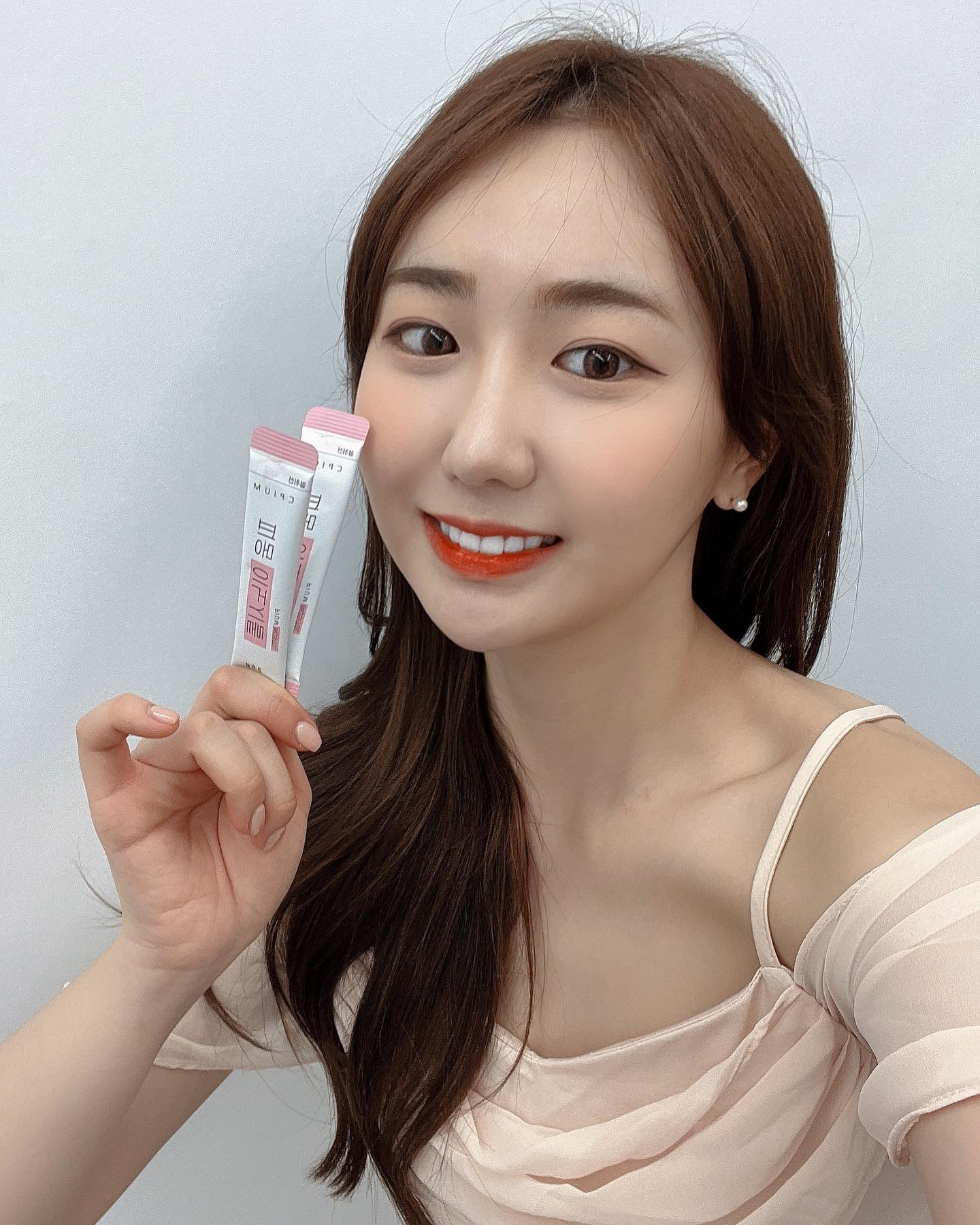 #광고
dr.root_official에서 피움 이노시톨을 선물해 주셨어요🫶🏻 제게도 여러분께도 조금은 생소한 이름일 텐데, 피움 이노시톨은 엽산, 비타민B, 비타민C, 마그네슘, 철, 아연까지 배합해 핵심 미네랄 3종과 핵심 비타민 3종을 섭취하실 수 있는 제품이라고 해요🫢

특히 생리불순이나 월경전 증후군을 개선하고 싶은 여성, 임신중이시거나 임신을 준비중이신 분께 도움될 수 있다네요! 패키지도 너무 예쁘고 성분도 이렇게나 좋은데, 다들 센스있는 선물로 피움 이노시톨 어떠세요?😽 

#임산부선물 #임신선물 #임산부영양제 #임신준비 #임신초기 #임신중기 #닥터루트 #씨피움