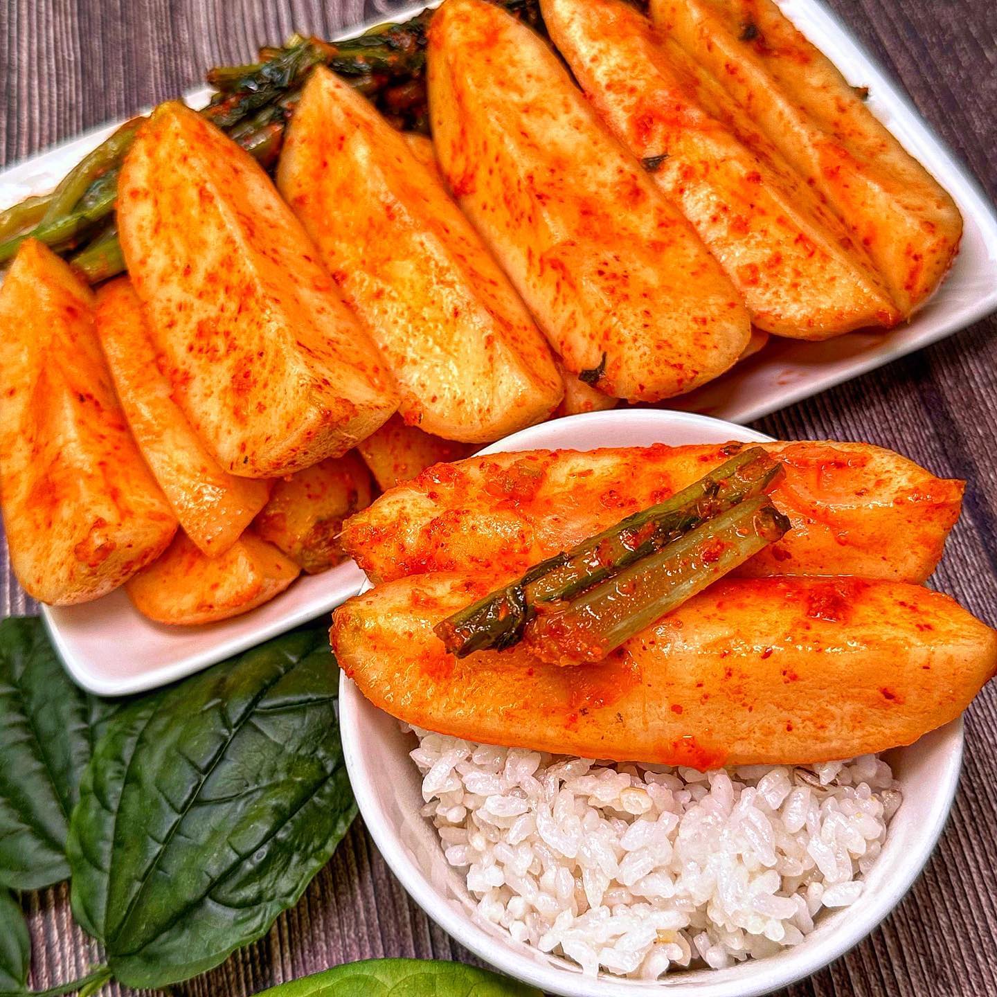 협찬💛여름 더위에 입맛 떨어질 때
흰 쌀밥에 총각김치 올려 먹으면 끝~
.
.
🍚#총각김치
.
.
30년 전통김치의 노하우 맛을 느낄 수 있는 곳❤️
무려 5만건 이상 판매되는 곳이예여🫡

#전라도김치 특유의 깊고 깔끔한 맛이며
속이 꽉찬 질 좋은 토속 총각무를 사용해
시원하면서도 아삭아삭 식감도 굳굳👍

여름철 입맛 없을 때, 흰쌀밥에 김치 쓱 올려
먹다보면 #밥도둑 도 이만한게 없어요😆🧡
.
.
총각김치도 #돌쇠네농산물 에서 만나보아요 :)
.
.
.
🍚dolfarmer_official
🍚총각김치 2kg ₩13900
.
.
.
#성장기삐야긔 #돌쇠네총각김치
#김치맛집 #여름음식 #밥도둑반찬 #집밥
#김치 #김치택배 #김치추천 #총각김치맛집
#밥반찬 #오늘뭐먹지 #택배맛집