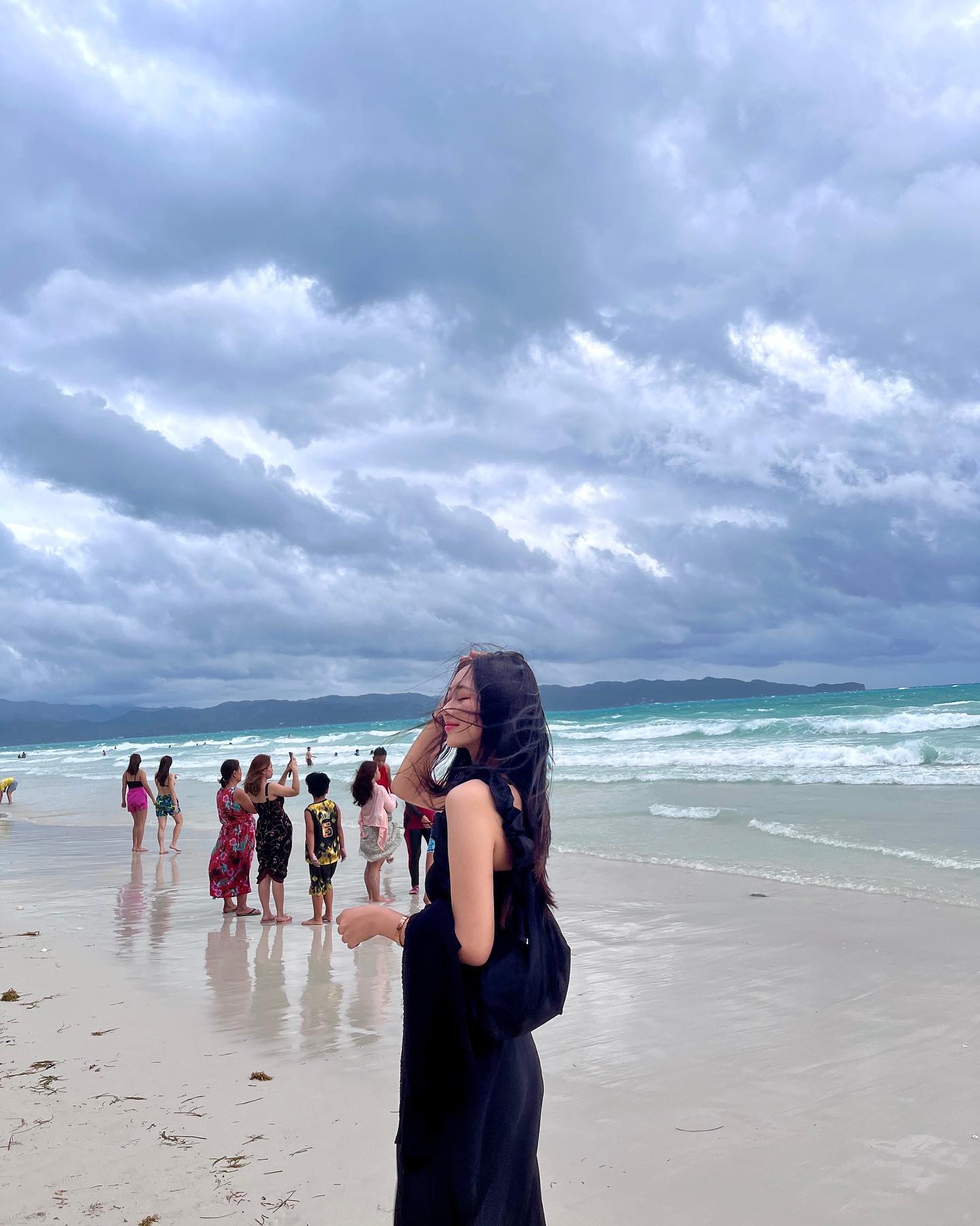 Boracay🇵🇭 1일차 
태풍이 지나가고 있는 보라카이는 바람이 장난없이 불며 모래바람을 온몸으로 맞을 수 있다.. 그래도 즐겁다!.! 🤣