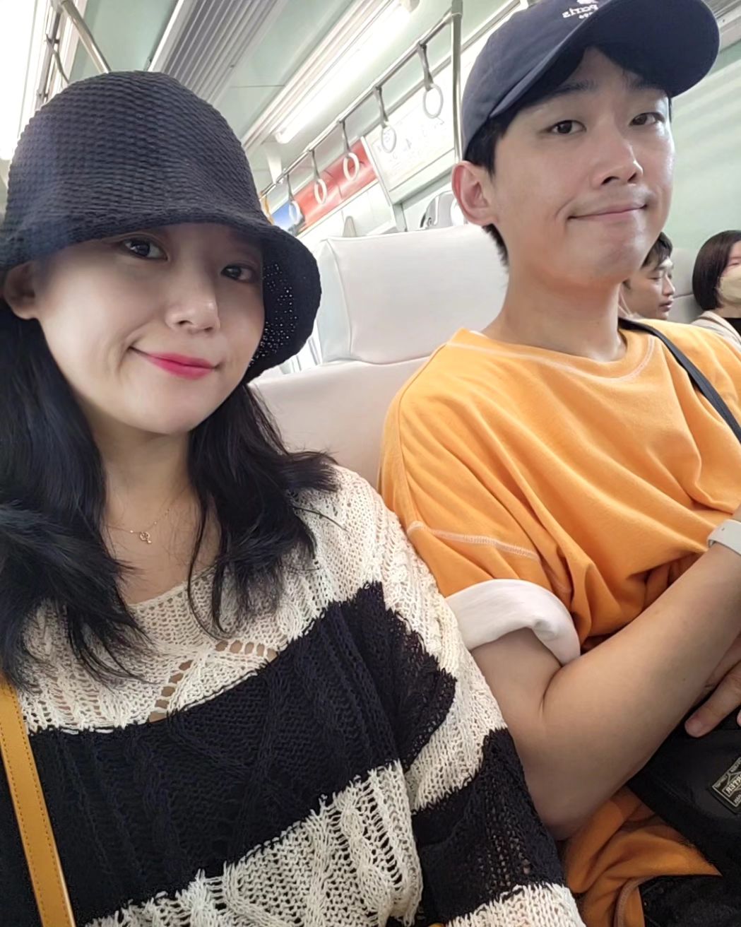 후쿠오카 3박4일

여행가기전 일기예보가 계속 비 라서 걱정했는데
날씨요정 3명의 힘으로 #성공적

근데..후쿠오카에서 쇼핑센터만 열심히 돌아다녔더니
사진 이렇게나 안찍은거 실화야....?

국내여행보다도 사진이 없어서
조만간 일본 사진찍으러 또가야겠다 🫢
oh_dh1202

오빠랑 있으니 이번 여행기간 내내
내가 제일 많이 한 말은
💙 "뭐라고 써있어?"
🩵 "이거좀 물어봐줘"
💙 "뭐라고하는고야? 나도 알자"

이상 까막눈 이채원이었습니다 ^____^♥︎
1년뒤에는 나도 공부할게....

#후쿠오카#여행#후쿠오카여행#끝
#일본#일상#여행#소통#좋아요#사진이없어#현지인투어#날씨요정#3명