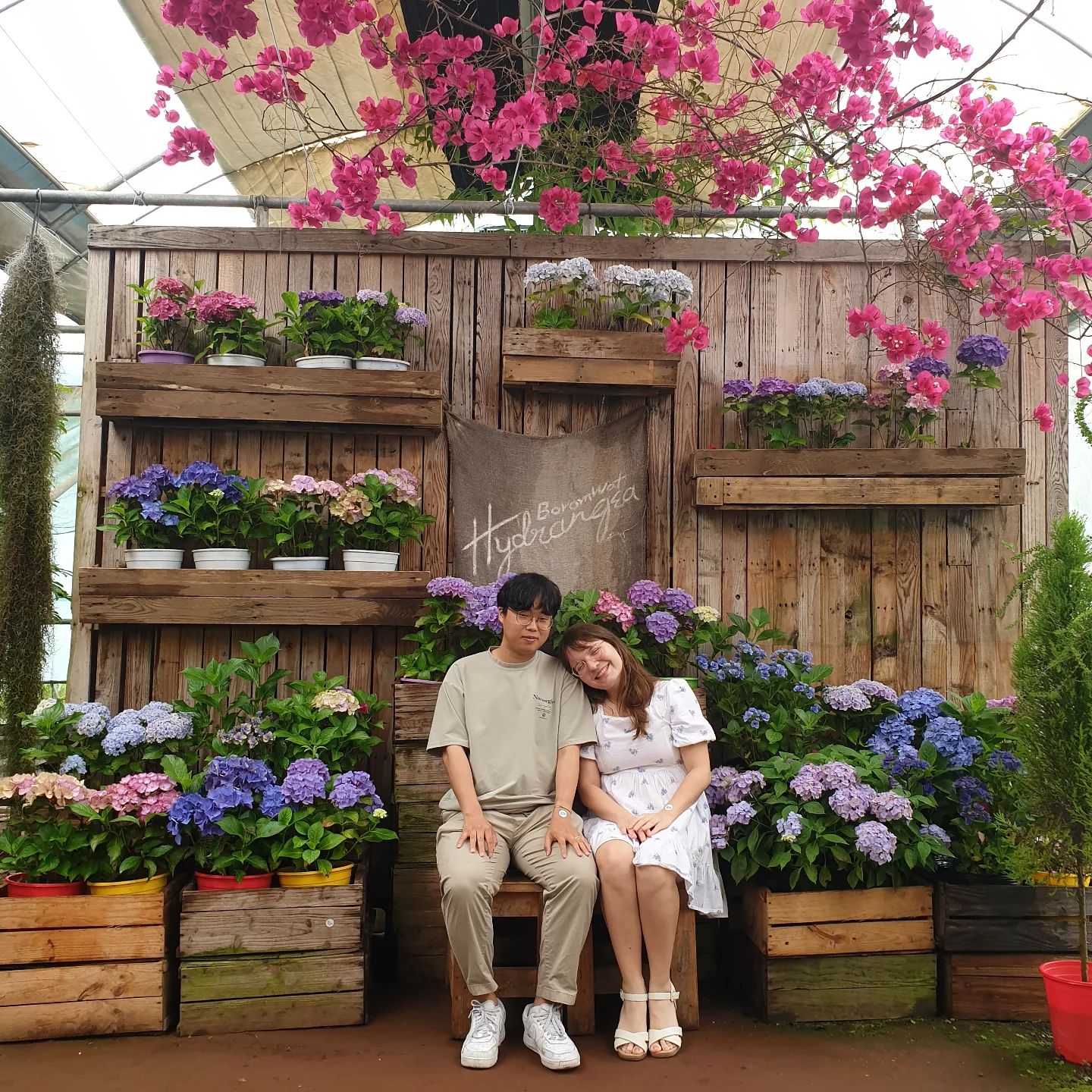 🏝 🙋‍♂️ Estamos nos divertindo juntos na Ilha de Jeju. Estamos passando por um verão quente agora. Como está o tempo onde você está?