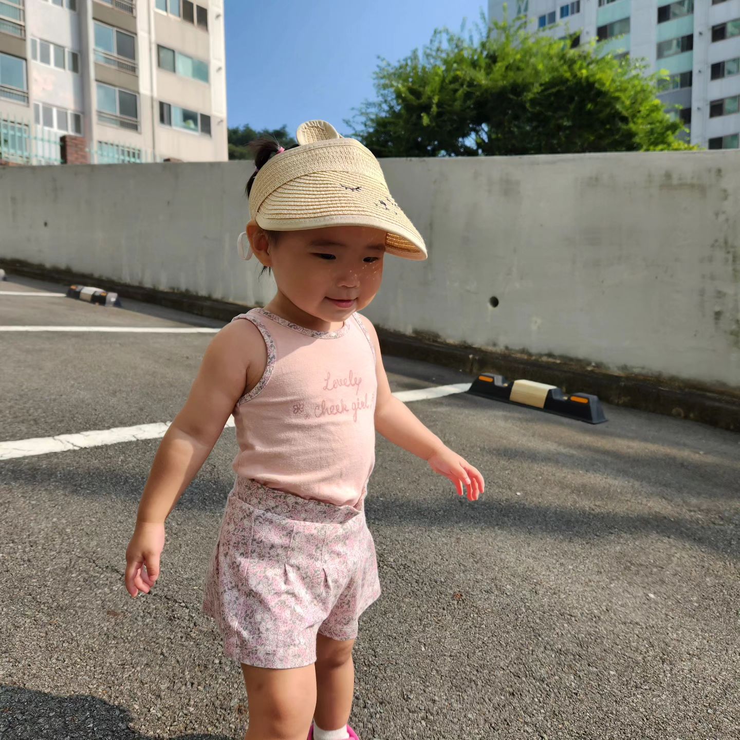 더워도 이쁨은 유오니😘
다들 더운데 어떻게 지내세요??
지온이는 병원가는 길도 이쁨을
유지중이예요... :)
언제 요렇게 큰건지~ 

월요일부터 방학인데...
두렵습니다😭😭