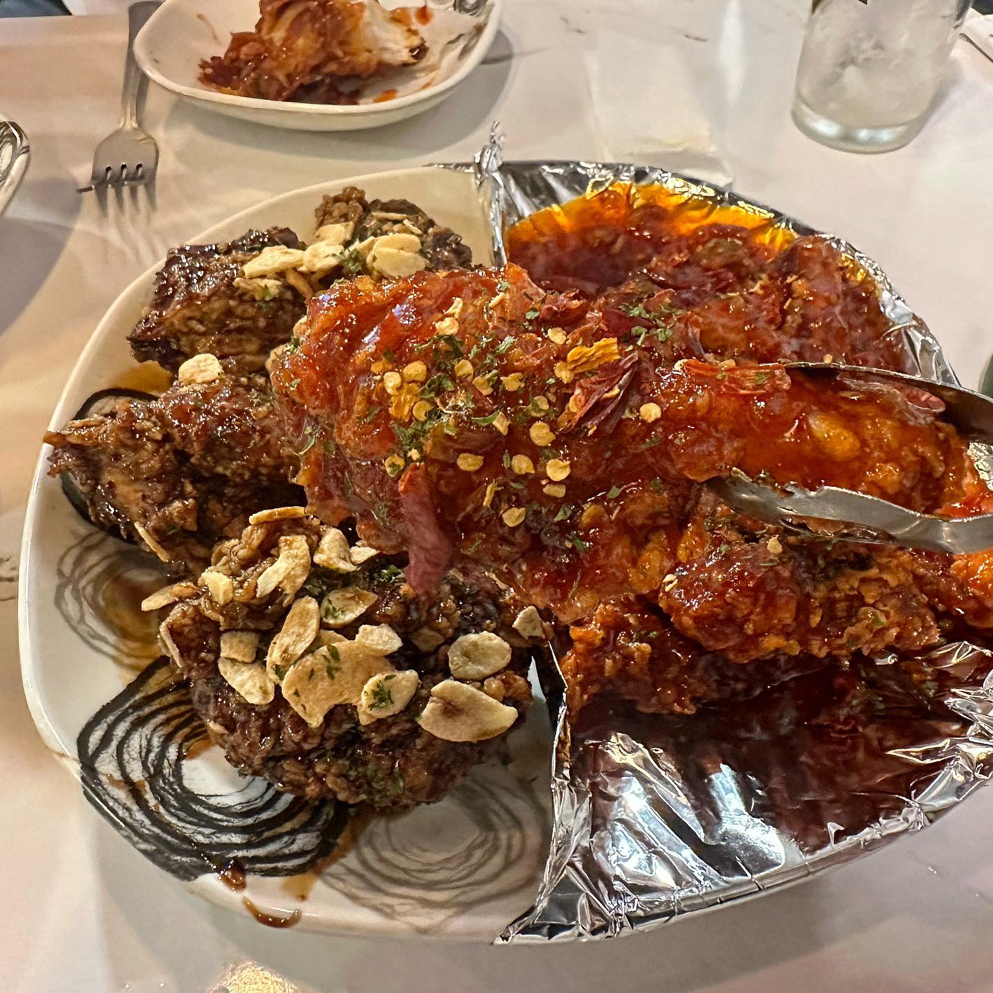 남다른 썬치킨 

가격도 저렴한데 
맛있어서 놀랬어요

홍초갈릭치킨
블랙알리오치킨에
칭따오!

치맥 vs 치콜
어느파세요?