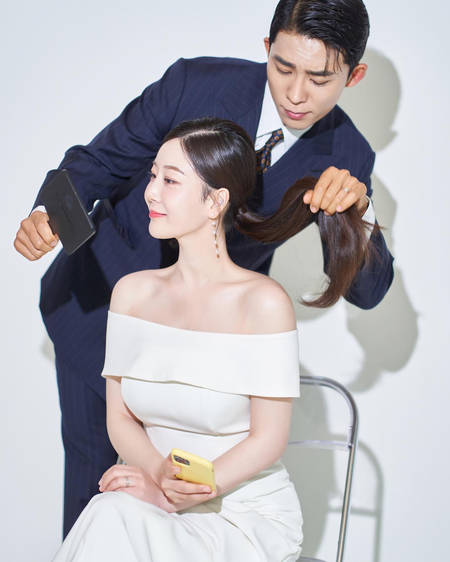 👧🏻👦🏻
내 옆 모습이 맘에 들어서 골라버린 사진
#웨딩사진 아직도 많이 남았는데
#언팔 당할까봐 도배 못하는 중

플래너 uni_87_ 
스튜디오 #제이니힐 jainy_hill 
드레스 #캘리손윤희 sonyunhui_ 
메이크업 #모아위 pani_pouch 
헤어변형 #선연실장님