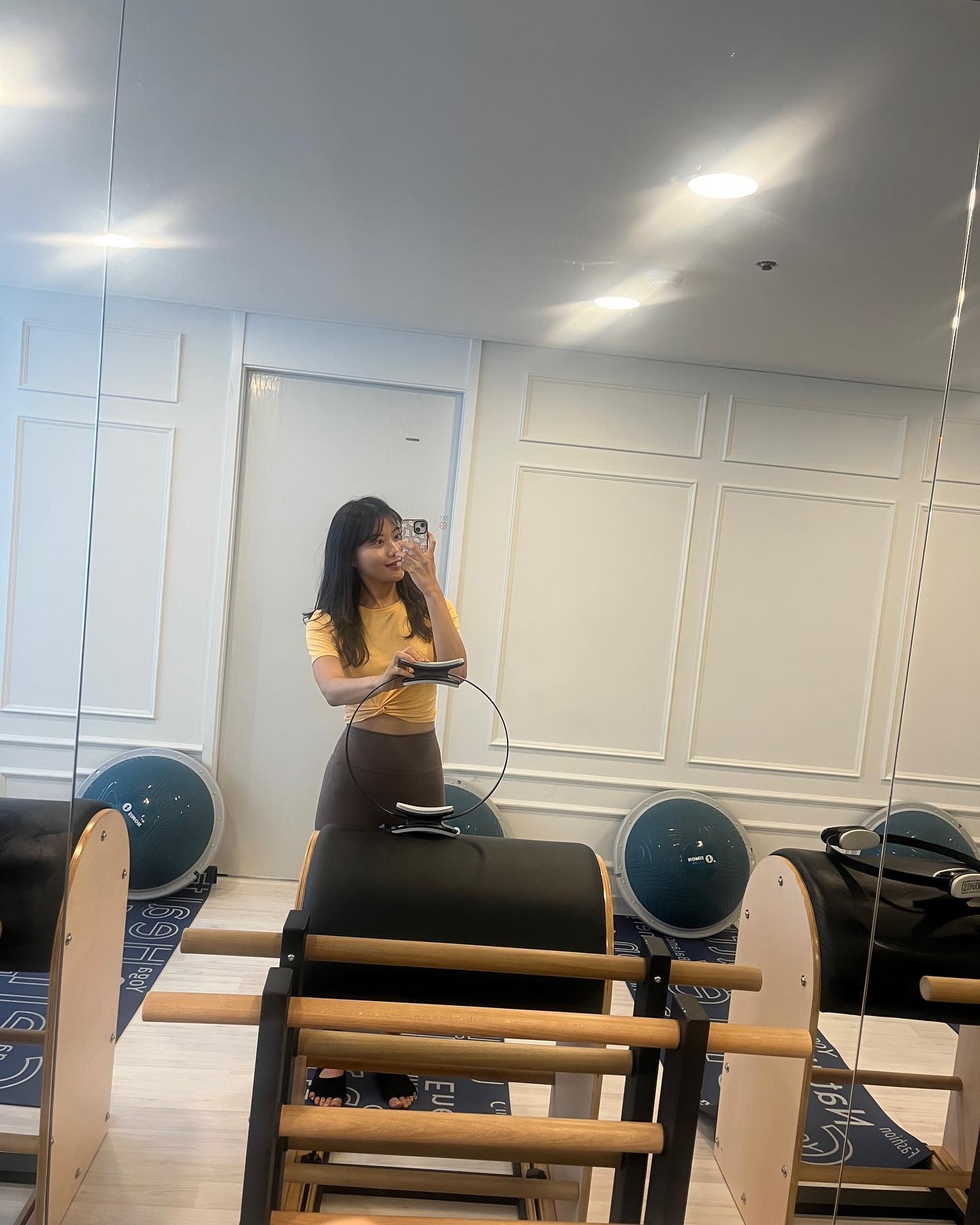 🥲23.07.31💙

그동안 운동은 꾸준히 했으나,업로드를 못한 점😮...반성합니다!
사진은 저번주 금욜 운동했을때!!! 오늘도 어김없이 바렐운동하러 왔어요!!!날씨가 막 폭우가 쏟아졌다가 멈췄다 폭염오고...
다들 코로나 조심하고 그럼 오늘도 홧팅🤗💙❤️오운완이요❤️

#필라테스그램 #오운완❤️‍🔥 #필라테스운동 #운동기록 #선팔하면맞팔🙌