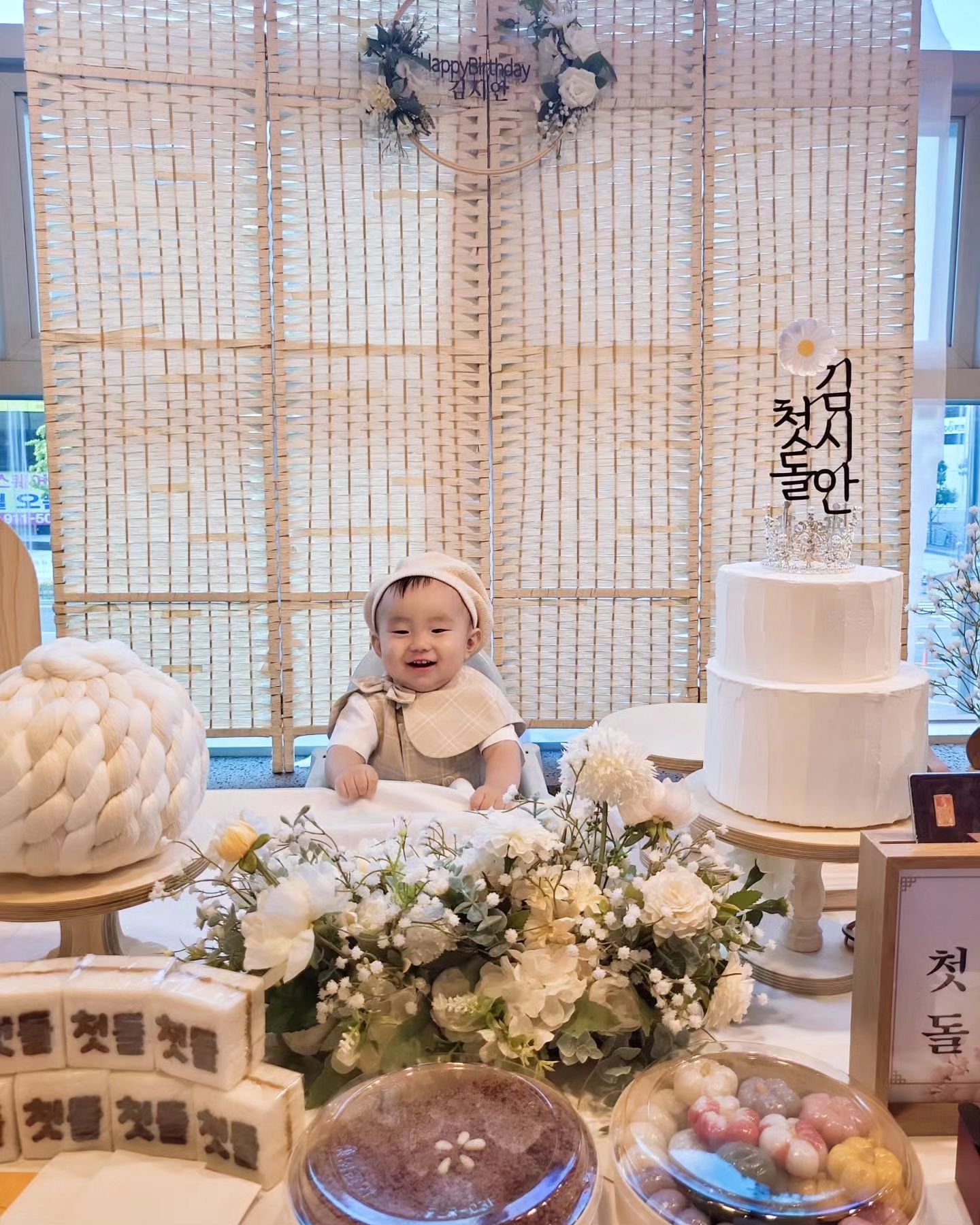 🎂 1'st happy birthday 시안❤

웃는게 너므 예쁜 너!!!!