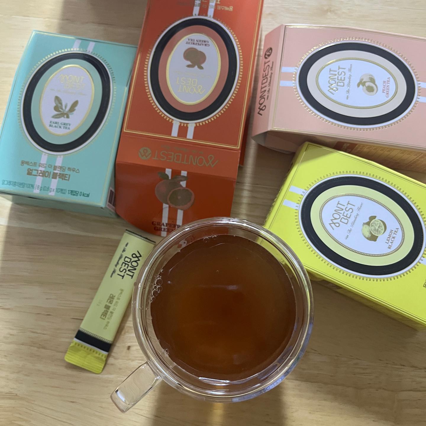 #할인구매 montbest #몽베스트 #몽베스트티
요론 종류는 물에 잘 안 녹는 경우가 있는데, 찬물에도 잘 녹아서 좋았어요! 글구 종류도 많아서 골라먹는 재미도 있고요! 맛이 조금 세지 않아서 아쉽긴 해요ㅠ
#다이어트 #식단 #블랜딩하우스 #송혜교티  #다이어터 #건강 #송혜교콤부차 #몽베스트녹차 #몽베스트콤부차 #스페셜티 #몽베스트홍차 #블랜딩티 #과일 #몽베스트위드더블랜딩하우스