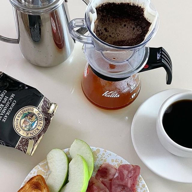 육아👶, 먹방🍔, 홈브런치🥐공간 on Instagram: "#협찬 #로얄코나 요며칠 큰일두 있었구 울아들 방학두 겹치니 피드 올릴시간이😭😭 남푠 늦출 기회를 틈타 로얄코나원두로 드립커피한잔의