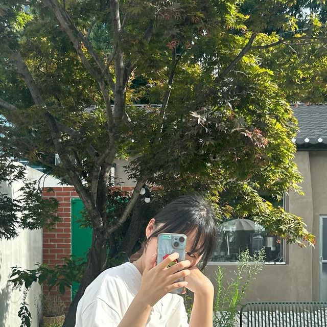 @j_f_n_h on Instagram: "#광고 여름에 입기좋은 티셔츠✨ @standarderror_official 부들부들한 면 100%에 덤블 워싱으로 변형없게 편하게 입기좋은 스탠다드 에러 엔자임 워싱 3D 미니 써클 반팔티🤍 #여