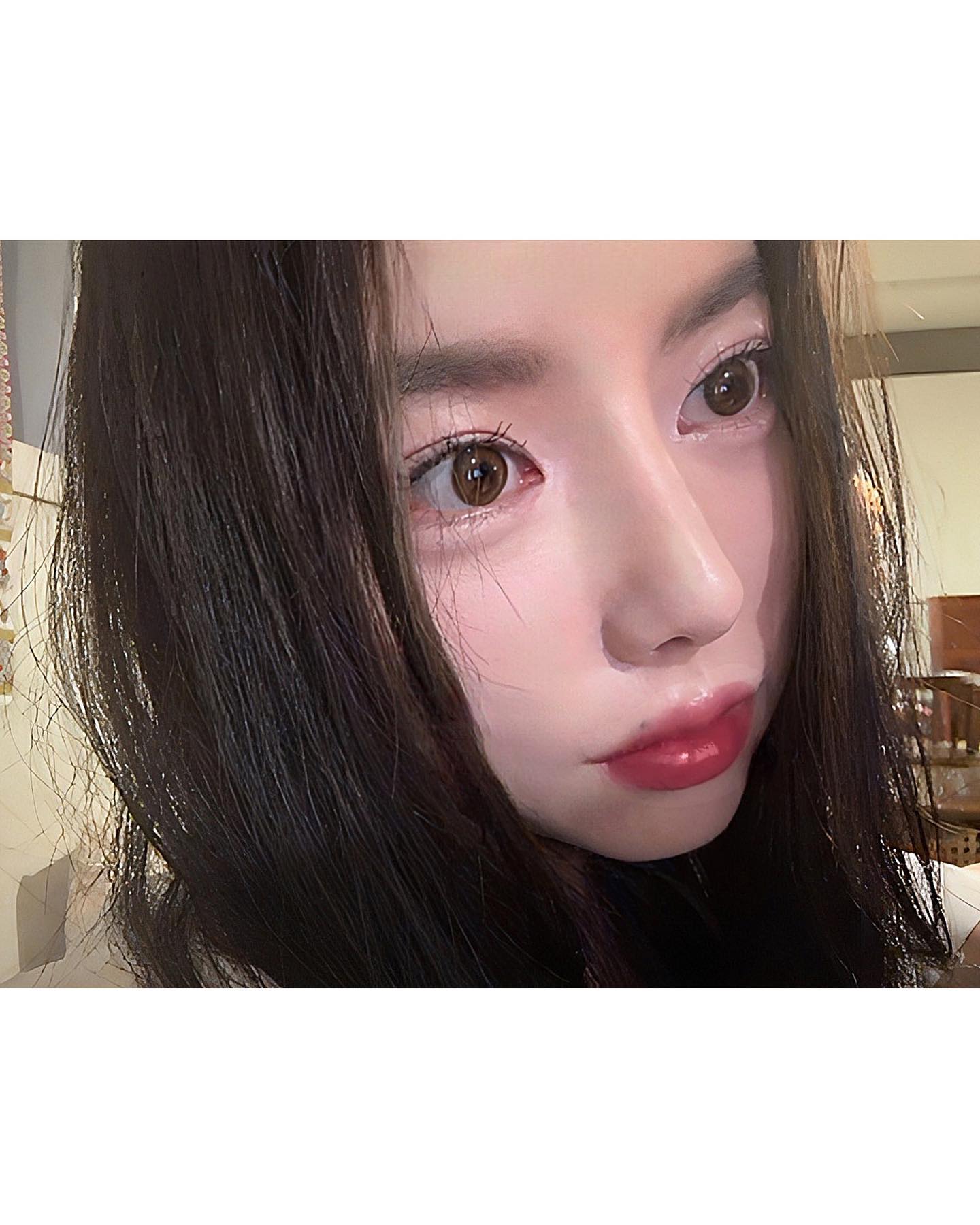 #제품협찬
짠.ᐟ 얼빡샷으로 나타난 이유 ͙
평소 내돈내산 했던 #하파크리스틴 에서
감사하게도 #버터스윗크리스틴 을 협찬해주셨습니다.ᐟ
평소 동공색이 밝은 갈색인 편이여서
지금까지 착용했던 홍채 렌즈 중 가장 맘에 들었어요.ᐟ
최대한 사진에 담아보려고 했는데
동공 색을 자연스럽게 톤업시켜주다보니
사진에 그 영롱함이 담기지 않아서
아쉬운... ⸝⸝ʚ̴̶̷̆ ̯ʚ̴̶̷̆⸝⸝

#하파시그니처 #홍채렌즈 #데일리렌즈 #웜톤렌즈 #컬러렌즈 #렌즈추천 #하파렌즈