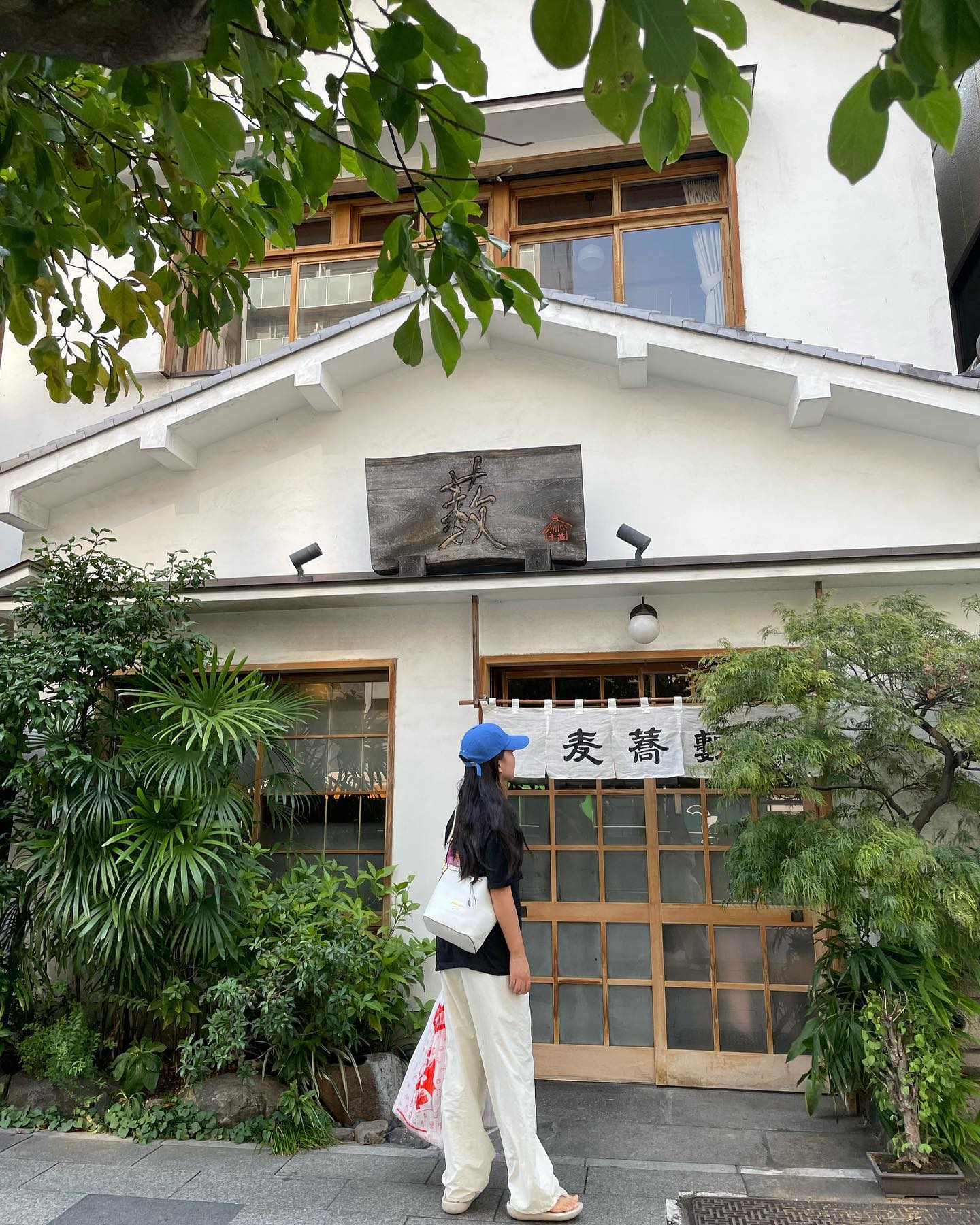 도쿄 자유시간 🇯🇵 
도쿄가 하필 체감온도 44도였다.^^
소금빵 원조집에 갔다. 거기가 유일한 목표였다. 우리는 파워 P ㅋㅋㅋㅋㅌㅌ그래도 좋았던 도쿄. 여니선뱀이랑 여행스타일 잘맞았다. 그리고 선배님 사진실력이 점점 늘었다 ❤️ 만조쿠 🫧
아사히 생맥 실컷마심.
.
.
.
#일본여행 #도쿄 #센소지 
#아사히생맥마시러일본감