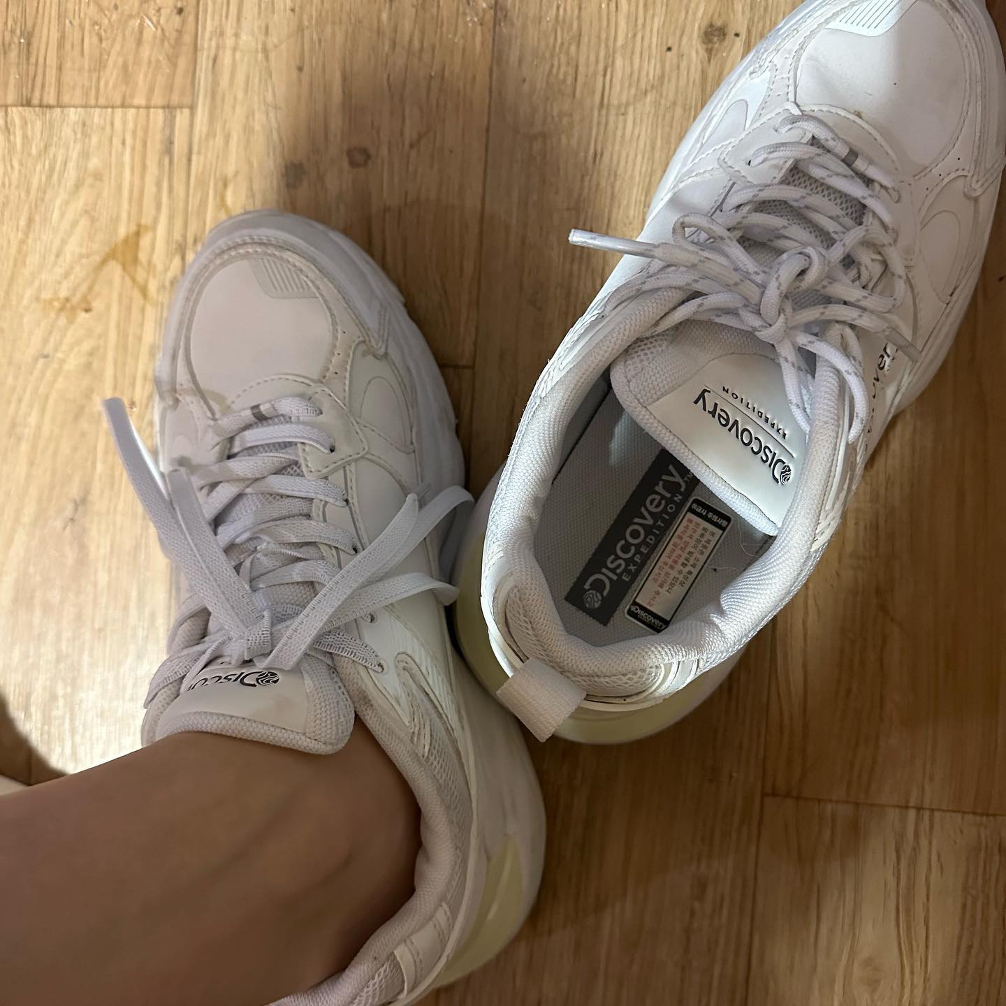 #협찬 이제 신발은 쉽고 간편하게 벗자! “보에담 고무신발끈” 🤍

운동화 자주 신는 여러분들께 추천드리는 요 보에담 고무신발끈! 

신발끈만 바꿔줘도 삶의 질이 급 상승 한다구요 ㅜㅡ 

고무줄 운동화끈으로도 유명한 이 제품은 정말 말 그대로 잘 늘어나요 ! 

신발을 벗고 신을때에 너무 편하답니다 ㅎㅎ 

길이가 다양하게 있어서 신발 따라 길이 선택을 해서 구매가 가능하니 컨버스도 걱정은 놉 ! 

운동화 끈 교체로 쉽고 간편하게 벗어보세요 :) 
.
.
.
#신발끈 #운동화끈 #고무신발끈 #고무운동화끈 #고무줄신발끈 #고무줄운동화끈 #탄성신발끈 #탄성운동화끈 #스판신발끈 #스판운동화끈 #컨버스신발끈 #컨버스운동화끈 #나이키신발끈 #나이키운동화끈 #조던신발끈