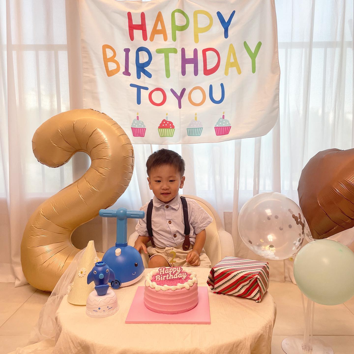 D+731

두돌기념 셀프촬영
어린이집에서도 생일파티하고
집에서도 하고 기분 최고👍

선물도 많이 받아서 너무 행복했던 재유니
소품빌려준 이모들도 고마워요♥️

#두돌셀프사진 #두돌기념 #배재유니❤️ #배재유니 #소띠아기 #두돌생일파티 #생일파티 #육아기록 #육아스타그램 #아기스타그램 #소띠맘 #두돌아기 #두돌촬영 #셀프촬영📷 #hbd #hbd❤️ #홈스냅 #셀프사진힘들다
