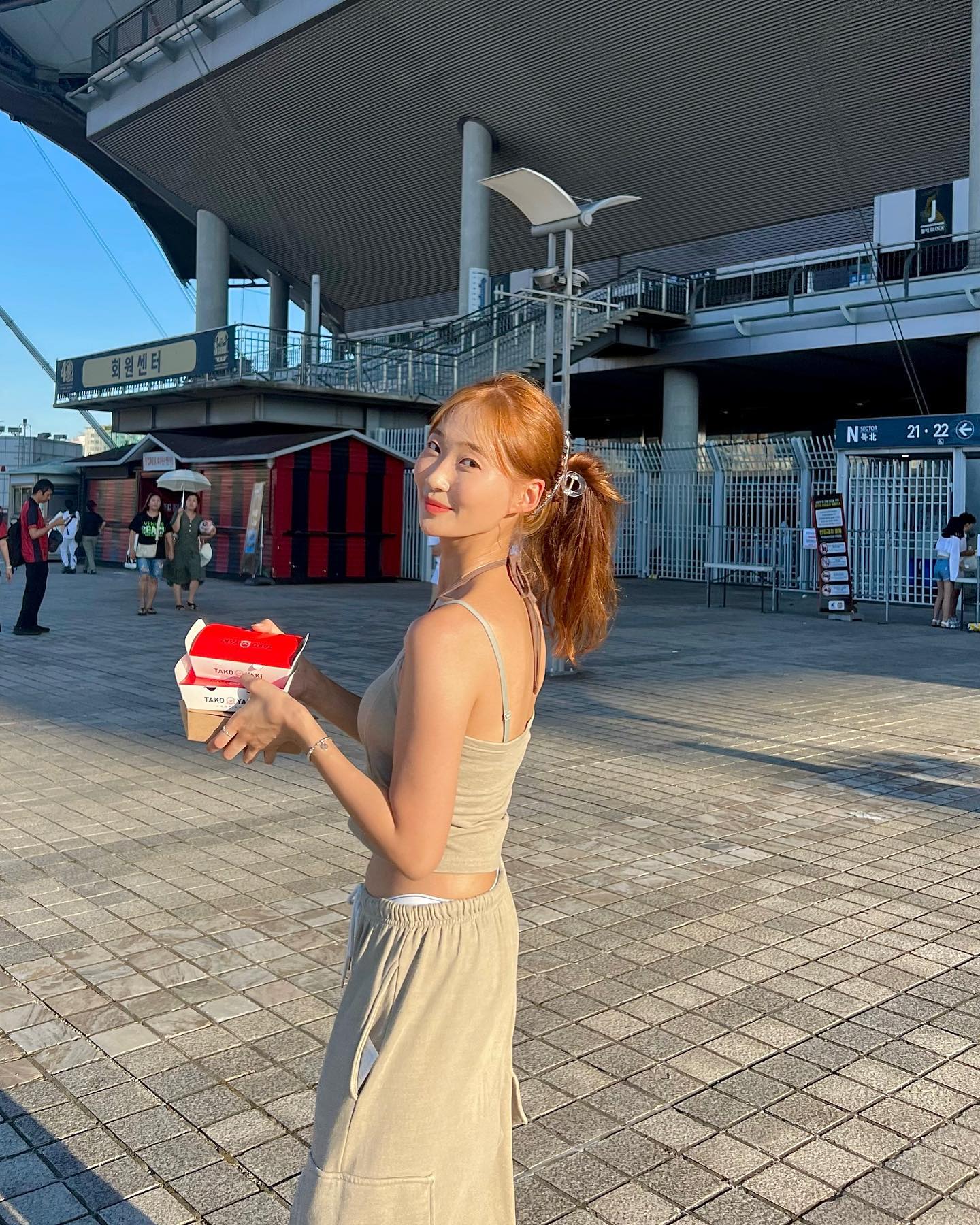 -
더위에 찌든 나 - ! + 🏟 ⚽️ 🏟