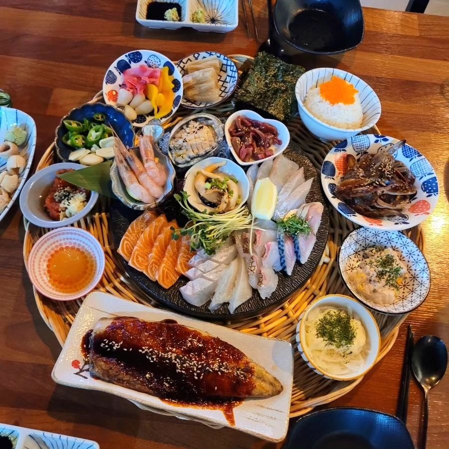 #순천술벗상회 

내인생맛집중 하나
우연히 갔다가 신세계맛보고 온곳
저 한상이 모둠반반인데
숙성회와 해산물이 가득
 나중에 생각나면 또 가야지