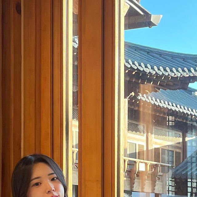 이민영 on Instagram: "카페도화 수원 행궁동 뷰 맛집 카페입니다 :) 1,000평의 잔디 마당을 품은 한옥 카페라 가든 뷰 보며 즐기기 좋고 사진도 정말 잘 나오는 곳이에요ㅎㅎ 특히 시그니처 메뉴