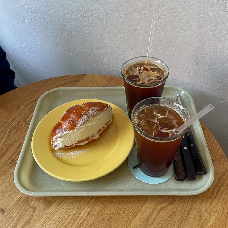 부산 전포 카페 씨몬 분위기 좋은 우유 소금빵 맛집