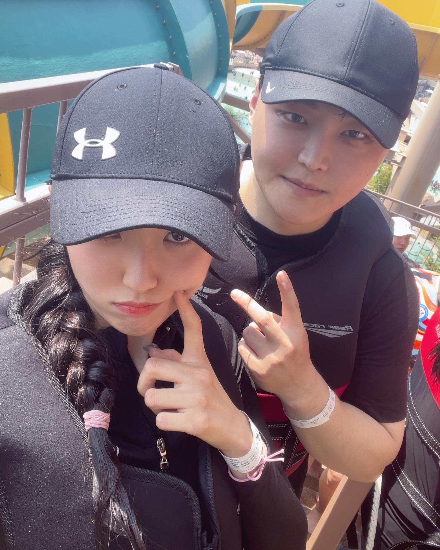 우리도 워터파크 가따와찌렁 ㅋ ㅋ
둘이서 첫 워터파크 🌊🌊
매직패스에 선베드에 돈은 왕창 써부렸디만..
그래도 넘무 재밌었다구여 🫶🏻❤️

워터파크 생맥 존맛스ㅡ🍻🍻🍻
또 물놀이하러 가고쟙당 〰️〰️