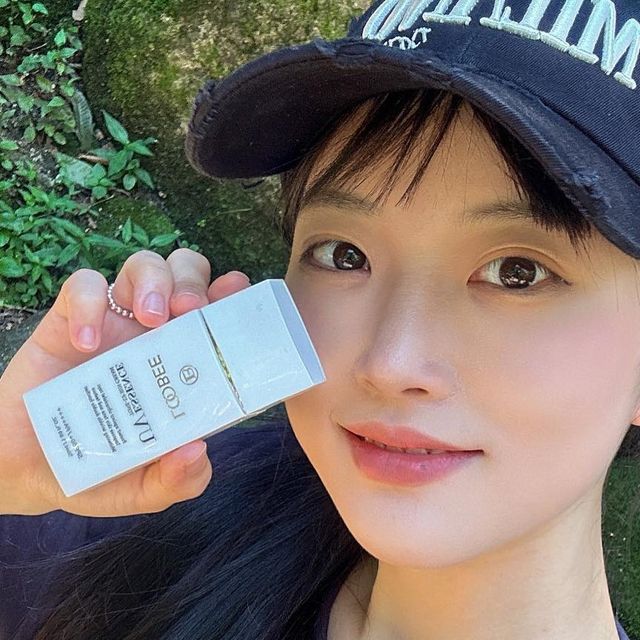 김해인 on Instagram: "#광고 loobee 톤업에센스 선크림 point💕 와 요즘 햇빛이 장난없는가운데 집에서 가까운 계곡을 다녀왔는데요 진짜 선크림은 필수인거 아시죠!? 다들 썬크림 뭐써야할지 고