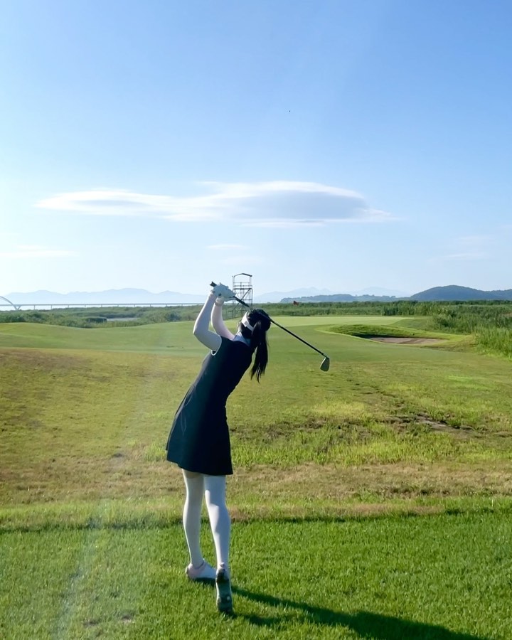 하울이 첫 라운딩⛳️
예쁜 거 포기하고 37도에 타지않기 위해 꽁꽁 싸맸..🥵🥵
.
.
.
#머리올린날 #골프 #라운딩