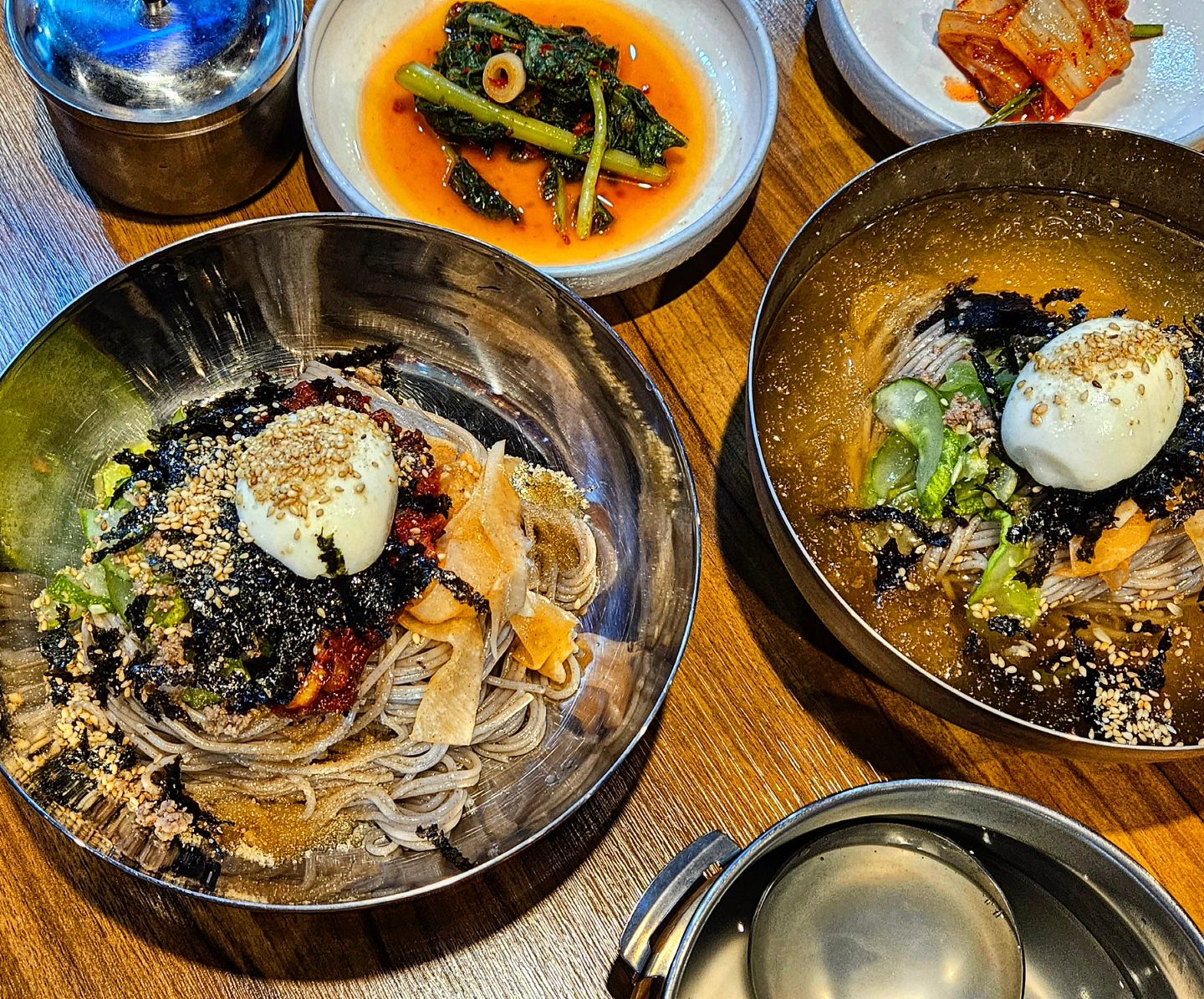 #협찬 의왕 춘천3대맛메밀막국수

👉 백운호수 타임빌라스 맞은편에 
  새로 생긴 메밀막국수 전문점

요즘처럼 더운 날씨에 열 확 내려주는
시원한 음식 땡길때 메밀막국수가 최고!
파간장막국수가 특이했는데 김과 꼬수운
기름 거기에 짭짤한 파간장이 더해져서
심심한듯 매력있던 메뉴 😲

📍 경기 의왕시 백운호수로5길 3 1층 

🕓 매일 11:00-21:00

💰 파간장막국수 10.0 
  물막국수 10.0 / 완자전 12.0

#춘천3대맛메밀막국수 #백운호수맛집 #백운호수국수 #백운호수막국수 #의왕국수 #의왕막국수 #의왕맛집 #인덕원국수 #인덕원막국수 #의왕타임빌라스맛집 #의왕타임빌라스국수 #백운호수드라이브 #백운호수데이트