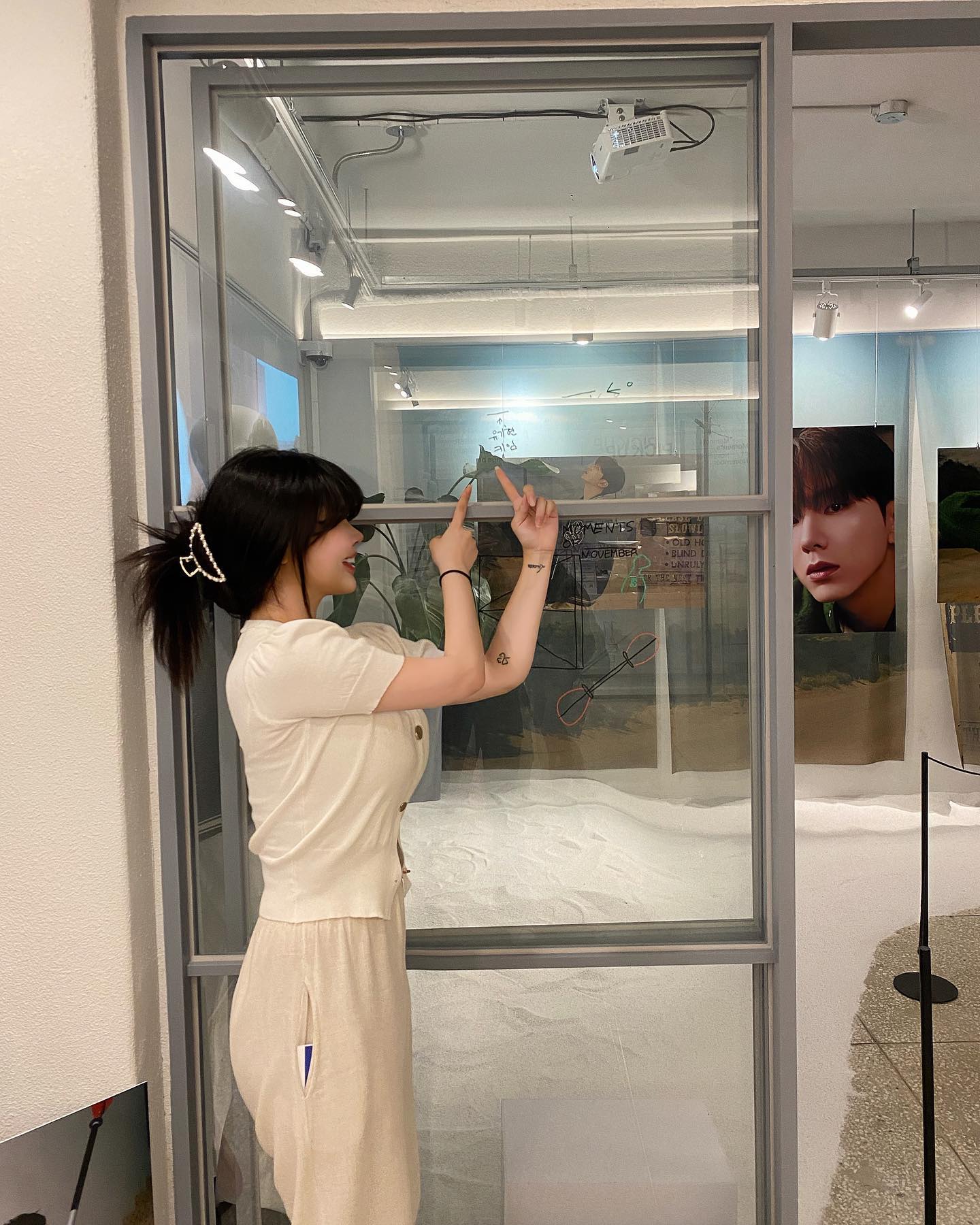 의외로 키가 큰 기현이에게 놀라고 왔다