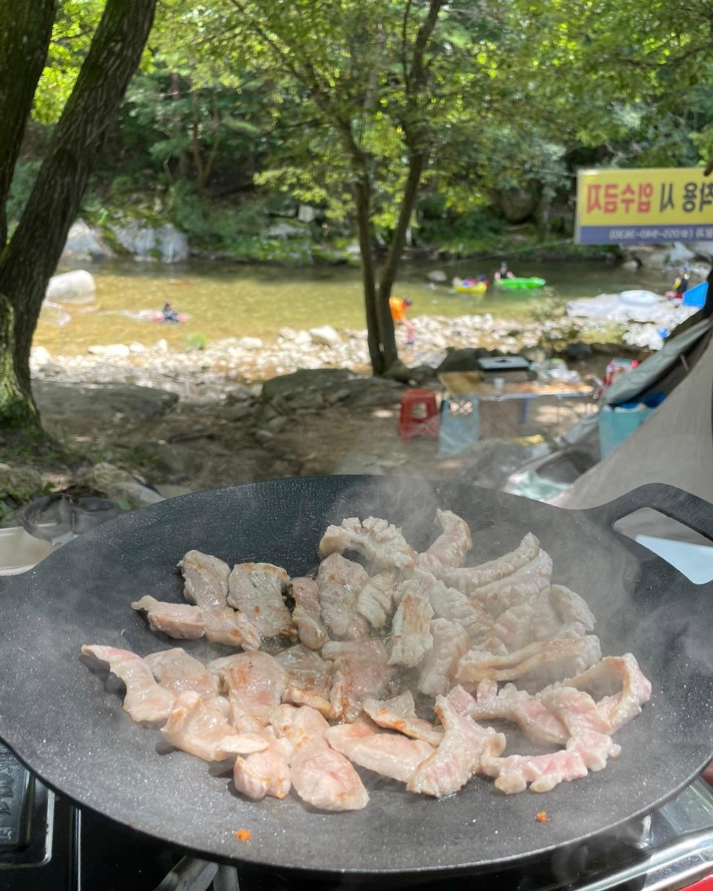 맛있는 고기 먹으며 신선놀음 💓

얼룩도야지 삼겹살, 목살, 항정살, 가브리살
미트플렉스에서 종류별로 구입해서 먹어봤어요.

얼룩도야지는 국내에서 0.3% 소량 생산되어
전국에서 30여곳밖에 판매하지 않는다고 해요.

경북 대구에서는 미트플렉스에서 판매중이에요 !

고기 떼깔부터 남다르고 맛도 일품인 얼룩도야지
안 먹어본 사람 없게 해주세요 🥹

ssong1984

#대구한우선물세트 #대구정육점 #대구홈파티 #대구캠핑고기 #미트플렉스 #대구고기마트 #대구정육점추천 #대구북구정육점 #북구정육점 #대구한우파는곳 #칠곡정육점 #대구돼지고기 #대구얼룩도야지 #대구돼지고기 #대구삼겹살 #대구목살 #대구가브리살