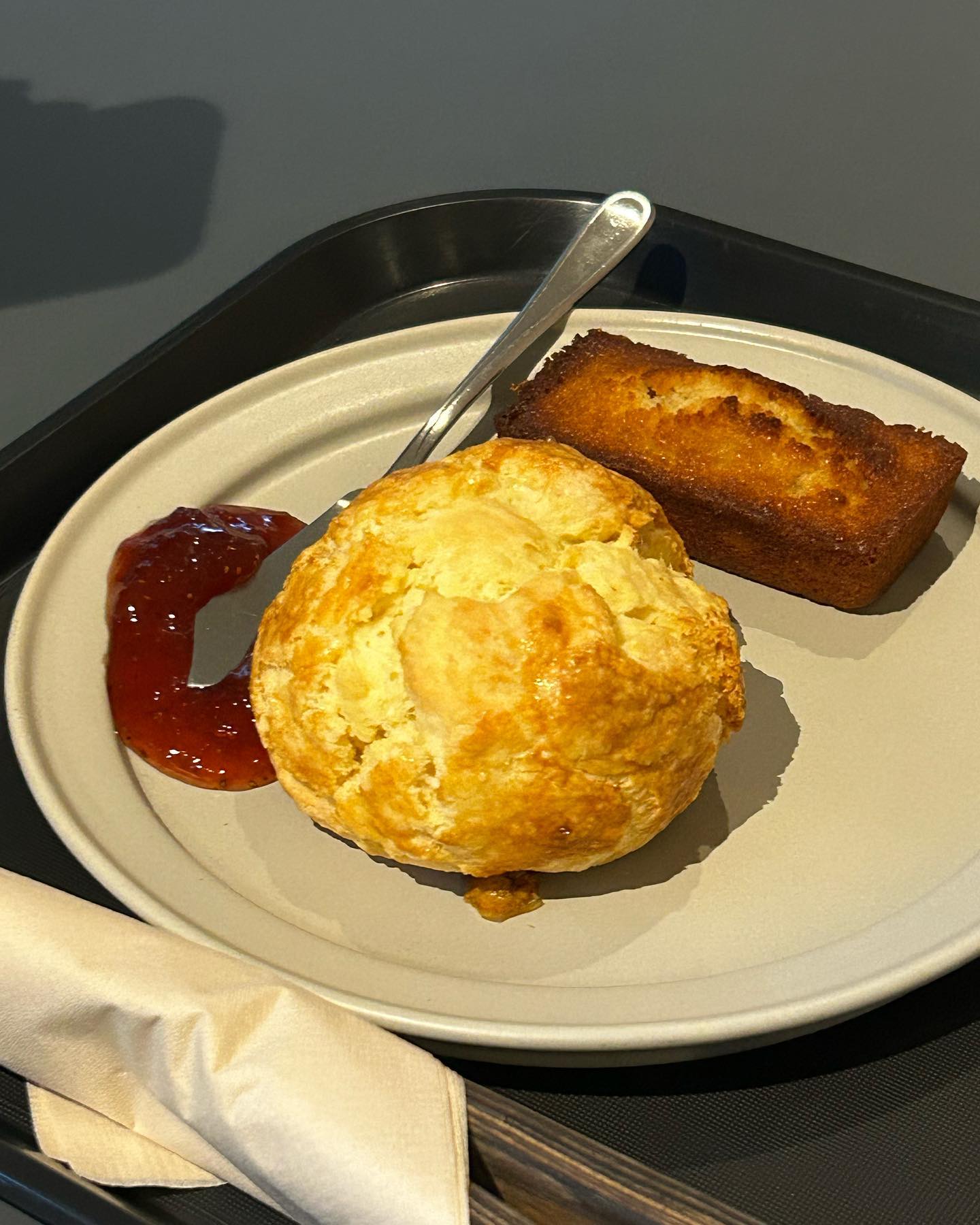 예전에는 단 거 안 좋아했는데 요즘 살찌려나,, 너무 맛있고 좋아 큰일🥹