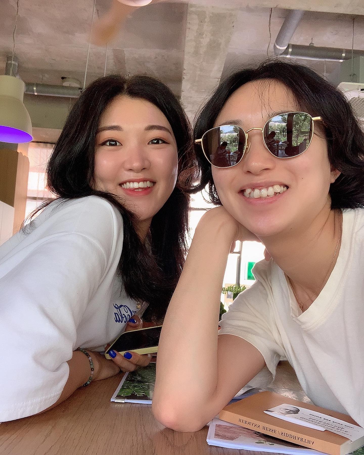 ⠀
⠀
많은 사람들은 “지금은 파이프라인을
구축하기에 적당한 시기가 아니다” 라며
계속 뒤로 미룬다.
⠀
누구나 발등에 떨어진 불을 끄기에 바쁘고
예상치 못한 상황에 대처하느라 분주하다.
그러다보니 누구에게나
**현재는 적당한 시기가 아니라는 것.
⠀
어떤 사람은 영원히 찾아오지 않을 완벽한
시간을 기다리느라 인생을 그냥 허비하고 만다.
그러나 완벽한 시간은 존재하지 않는다.
⠀
시간을 버는건, 시간을 관리하는 것이다**
📕파이프라인우화 중에서
⠀
⠀
우리 따섬이가 매일 짜투리 시간의 중요성을
내게 알려줬는데,,.이렇게 또 머리한대를 맞는다
잠보다 더 중요한 것에 시간을 쏟자,
⠀
생산적인 여유시간을 내맘대로 운용할 수 있을 때
비로소 꿈의 시간을 만들 수 있다💜
⠀
⠀
#오느래인사이트
#파이프라인우화
#패시브인컴
#패시브인컴을만들다
#시간관리
⠀
⠀